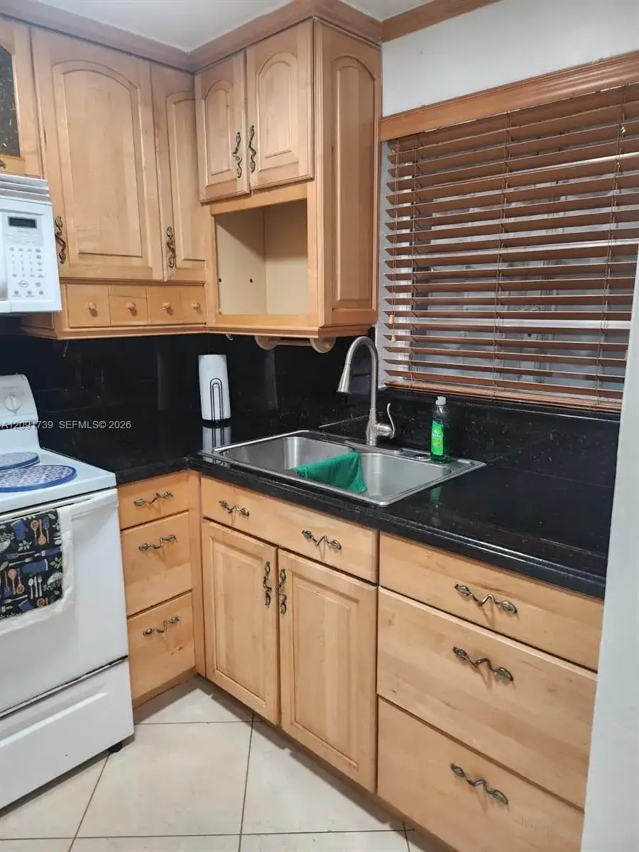 2 bedroom 2 bath Residential for sale at 1725 W 60th St # F202, Hialeah FL 33012