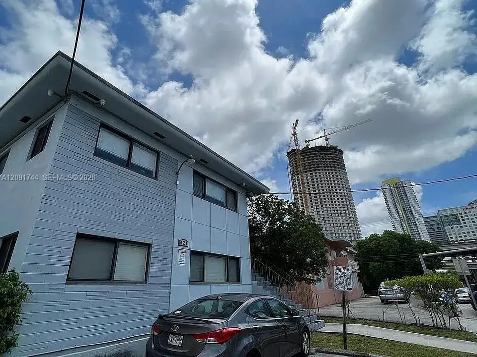 1 bedroom 1 bath Residential Lease for rent at 421 SW 6th St # 7, Miami FL 33130