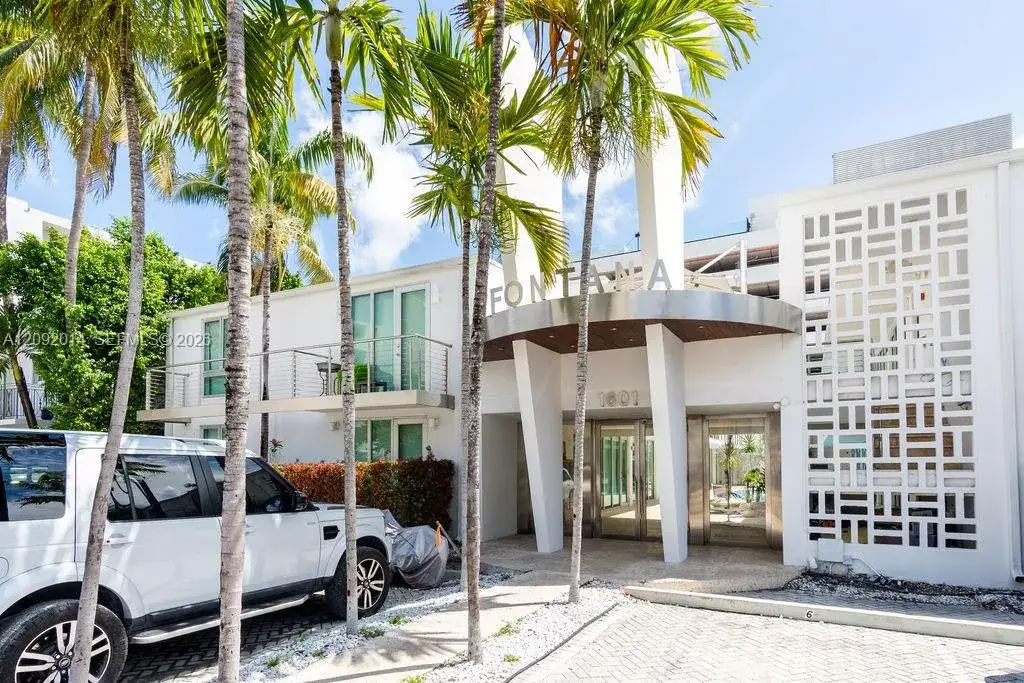 1 bedroom 1 bath Residential for sale at 1601 West Ave # 209, Miami Beach FL 33139