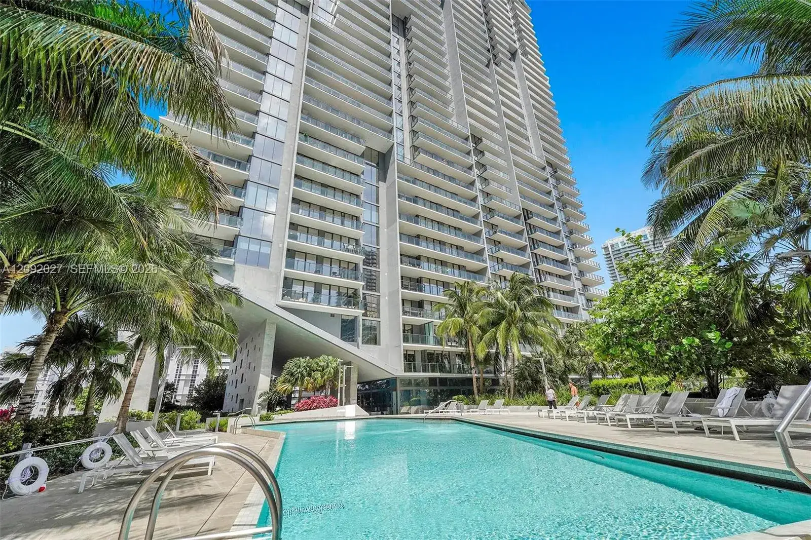2 bedroom 2 bath Residential for sale at 88 SW 7th St # 910, Miami FL 33130