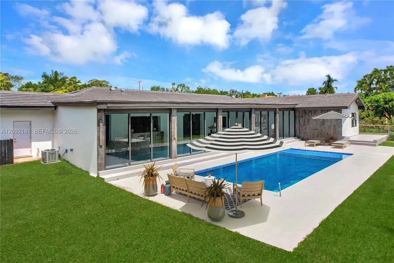 9505 SW 67th Ave, Pinecrest FL 33156