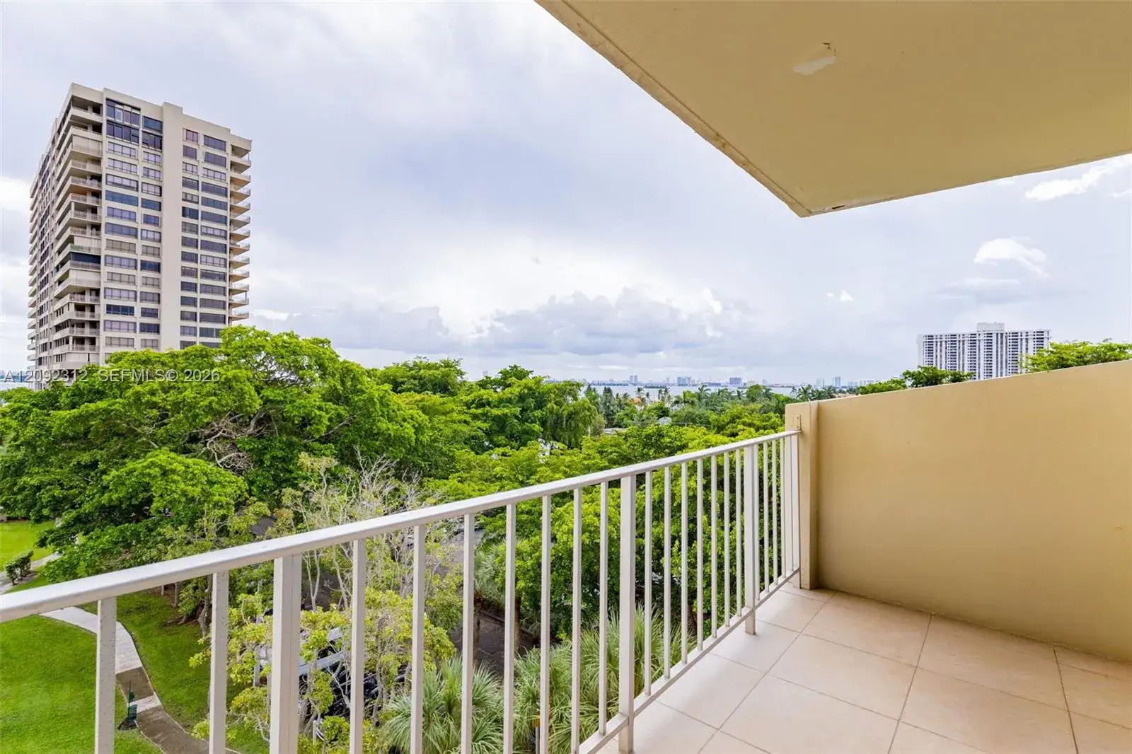 2 bedroom 2 bath Residential for sale at 11111 Biscayne Blvd # 6B, Miami FL 33181