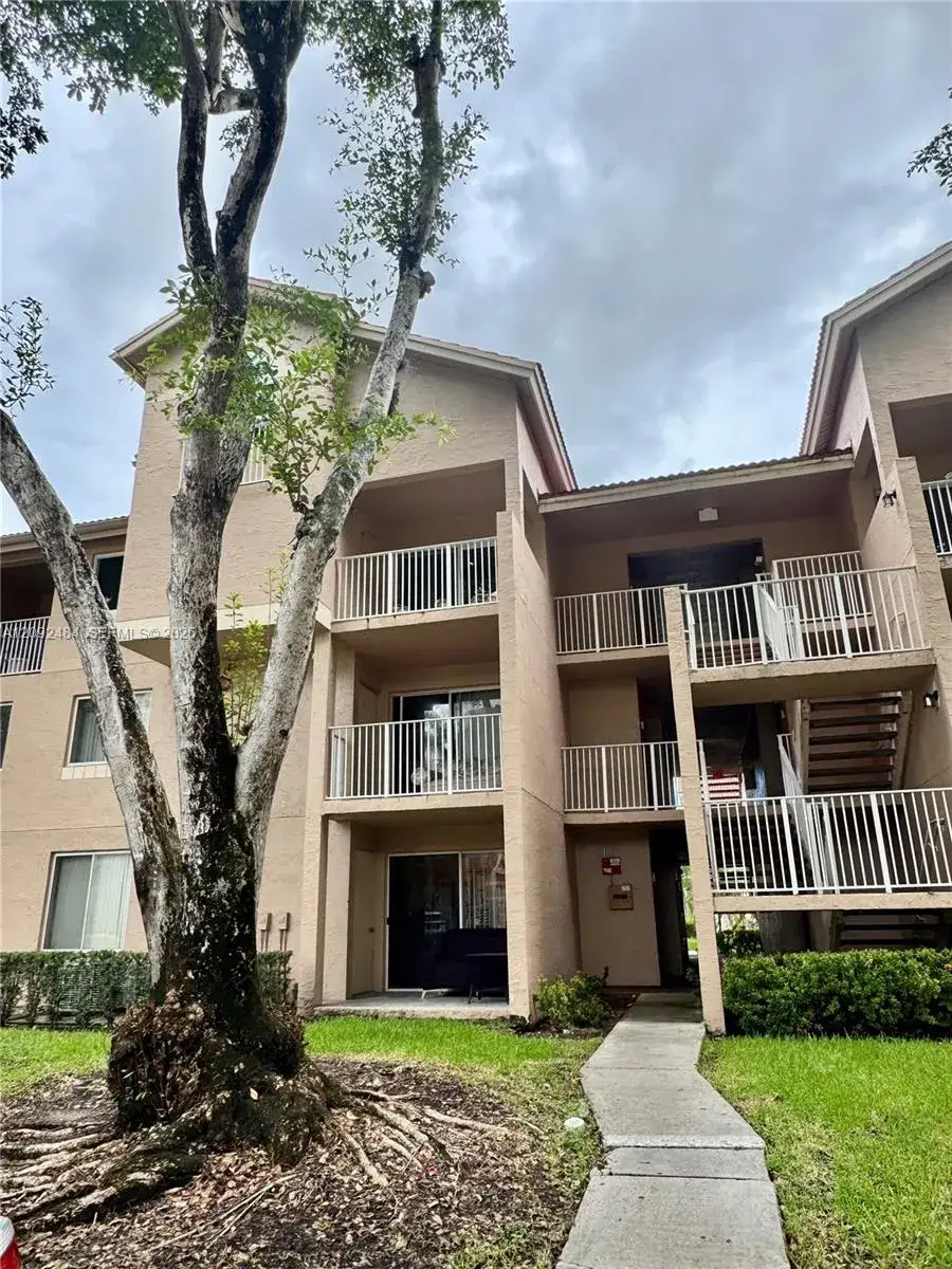 2 bedroom 2 bath Residential for sale at 10521 SW 157th Pl # 306, Miami FL 33196