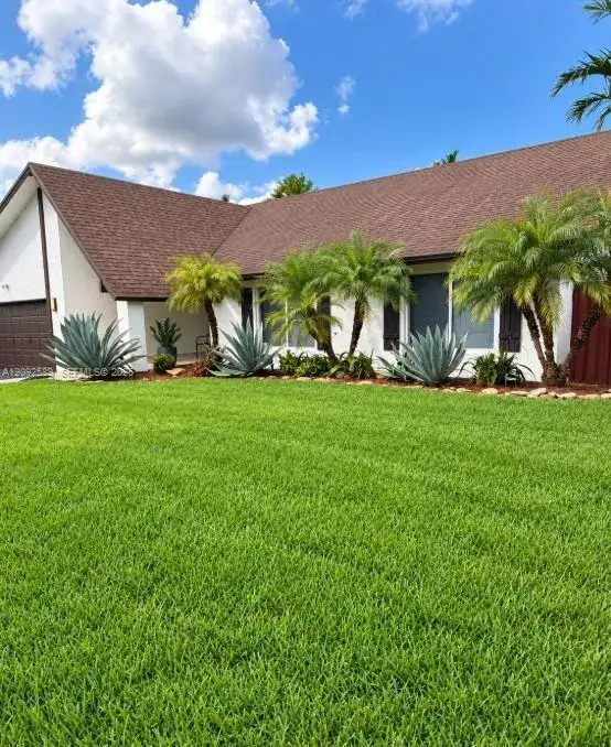 3 bedroom 2 bath Residential for sale at 13271 SW 98th St, Miami FL 33186