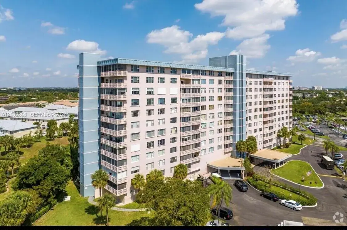 2 bedroom 2 bath Residential for sale at 3800 Hillcrest Dr # 523, Hollywood FL 33021