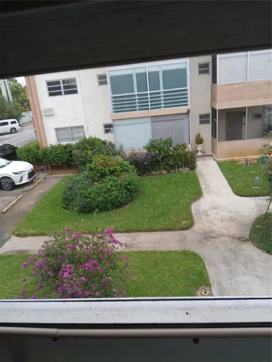 2 bedroom 2 bath Residential for sale at 17001 NE 13th Ave # 203, Miami FL 33162