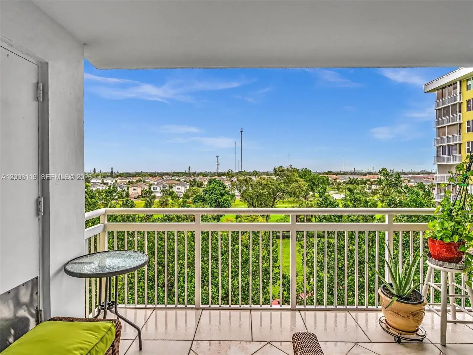 2 bedroom 2 bath Residential for sale at 4400 Hillcrest Dr # 603B, Hollywood FL 33021