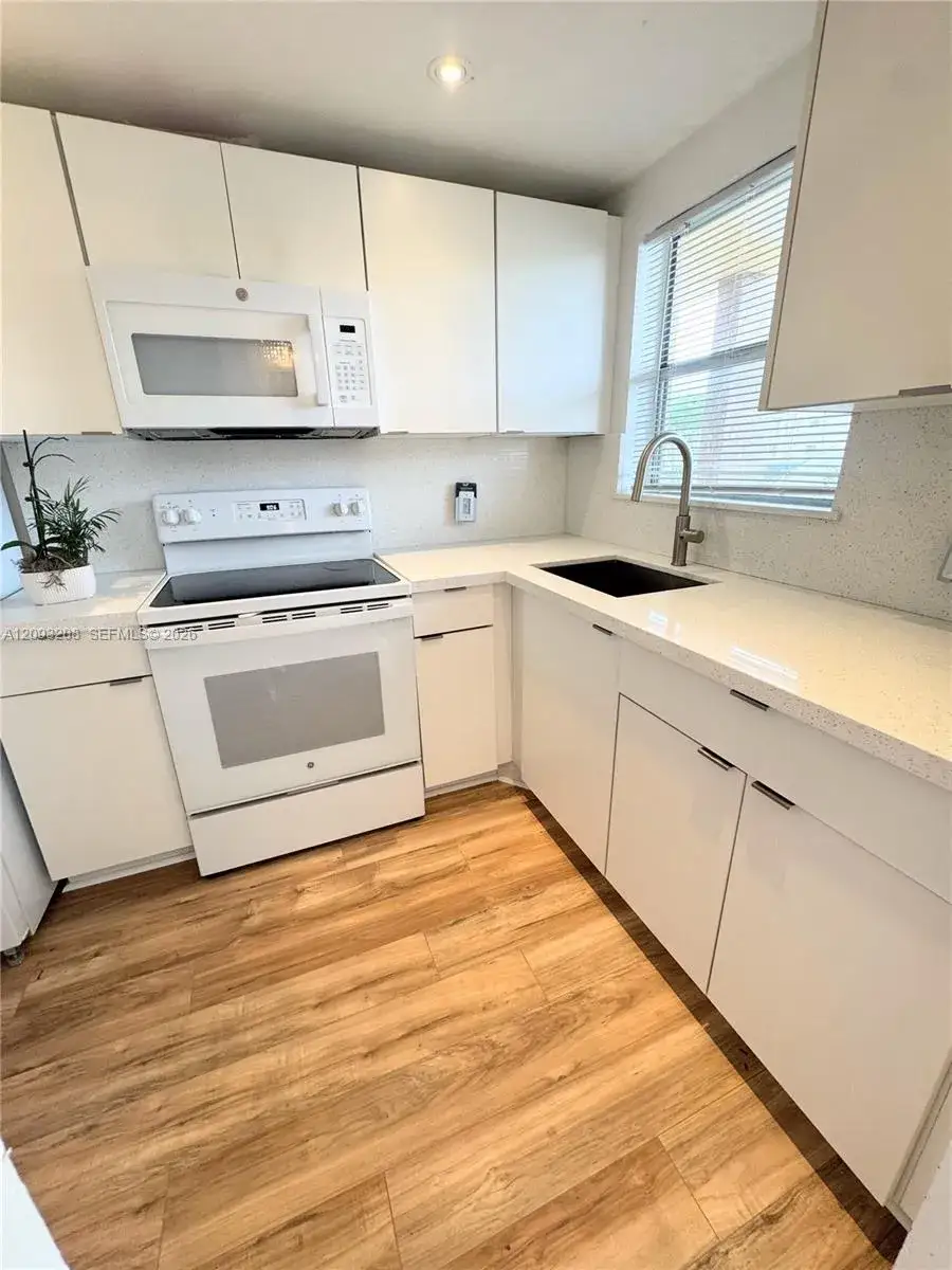 2 bedroom 2 bath Residential for sale at 8500 Sunrise Lakes Blvd # 103, Sunrise FL 33322