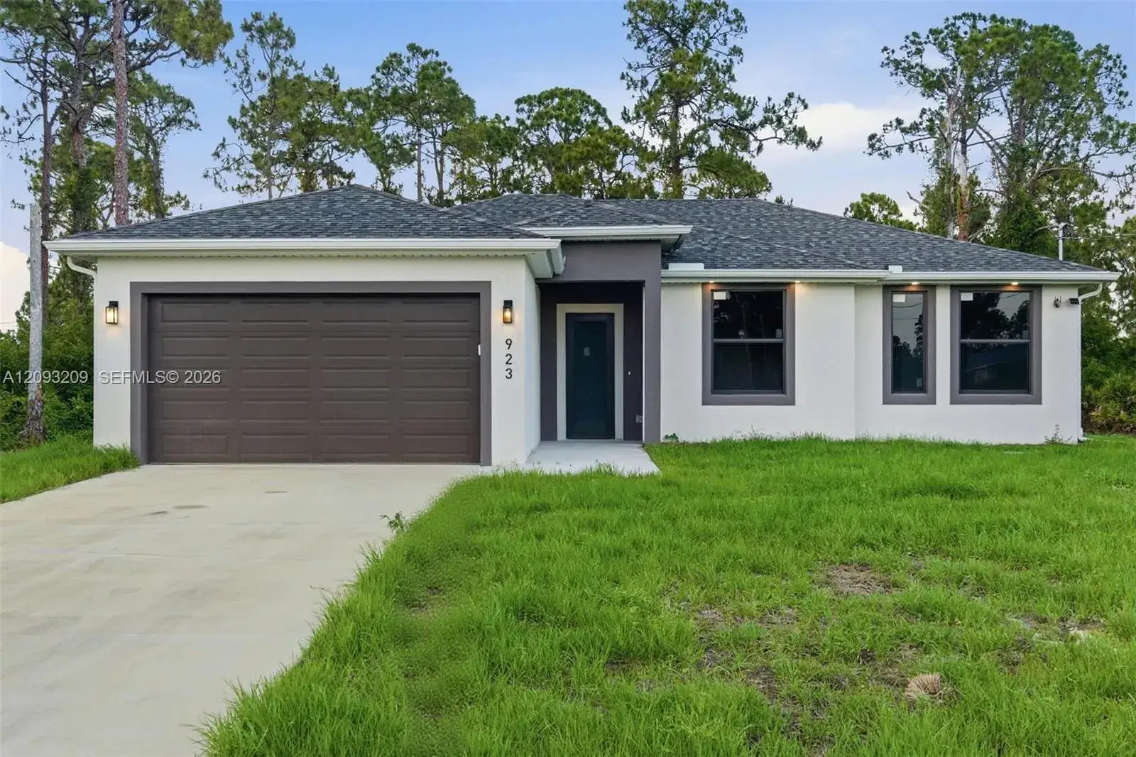 3 bedroom 2 bath Residential for sale at 923 MILWAUKEE BLVD, Lehigh Acres FL 33974