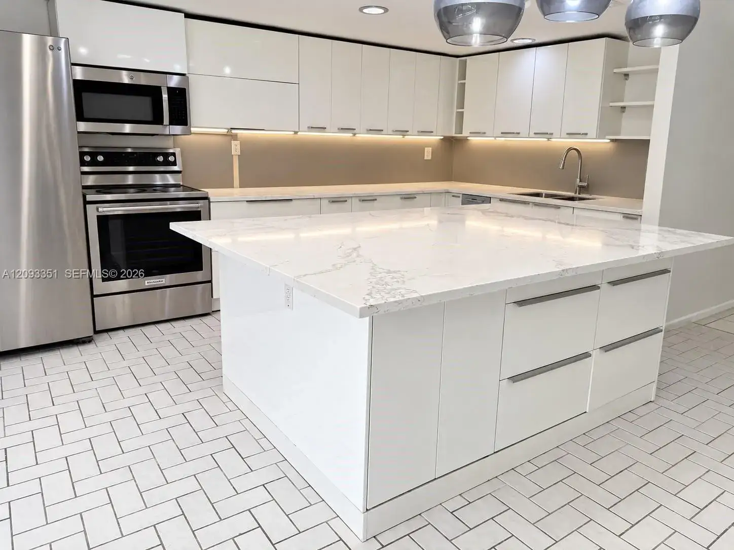 3 bedroom 2 bath Residential for sale at 712 NE 26th Ave, Hallandale Beach FL 33009