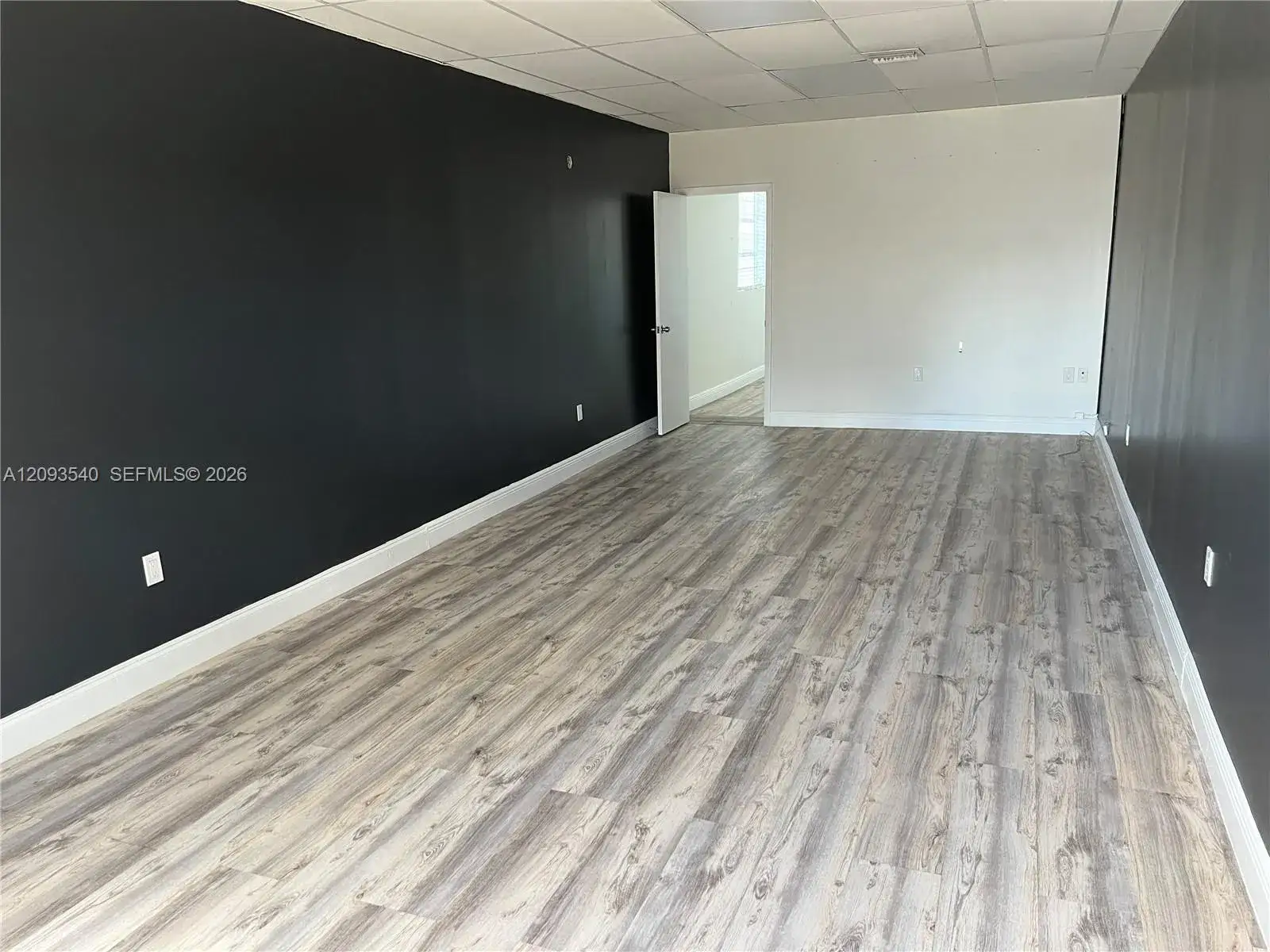 10527 SW 40th St, Miami FL 33165