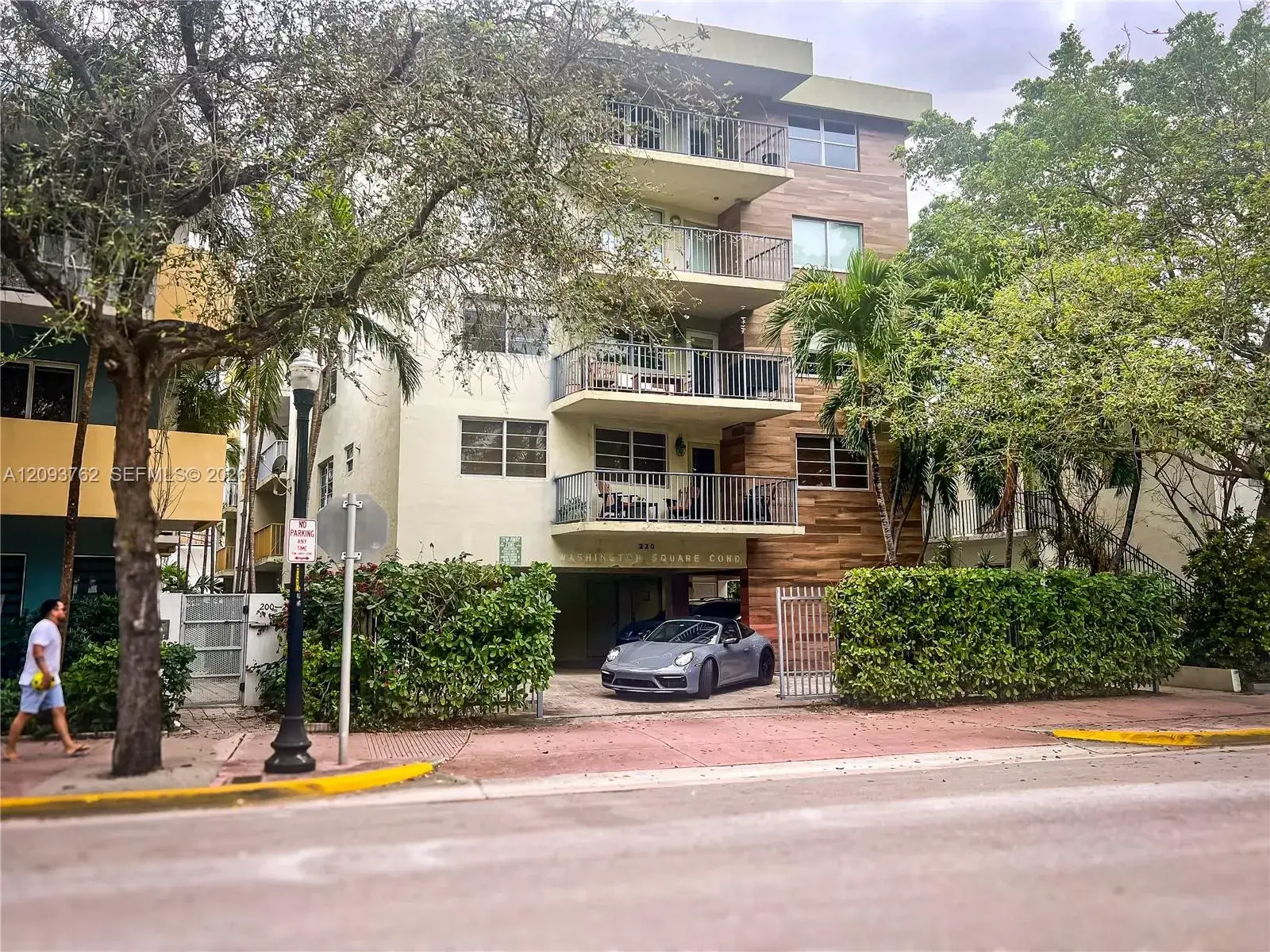1 bedroom 2 bath Residential Lease for rent at 220 Washington Ave # 4B, Miami Beach FL 33139