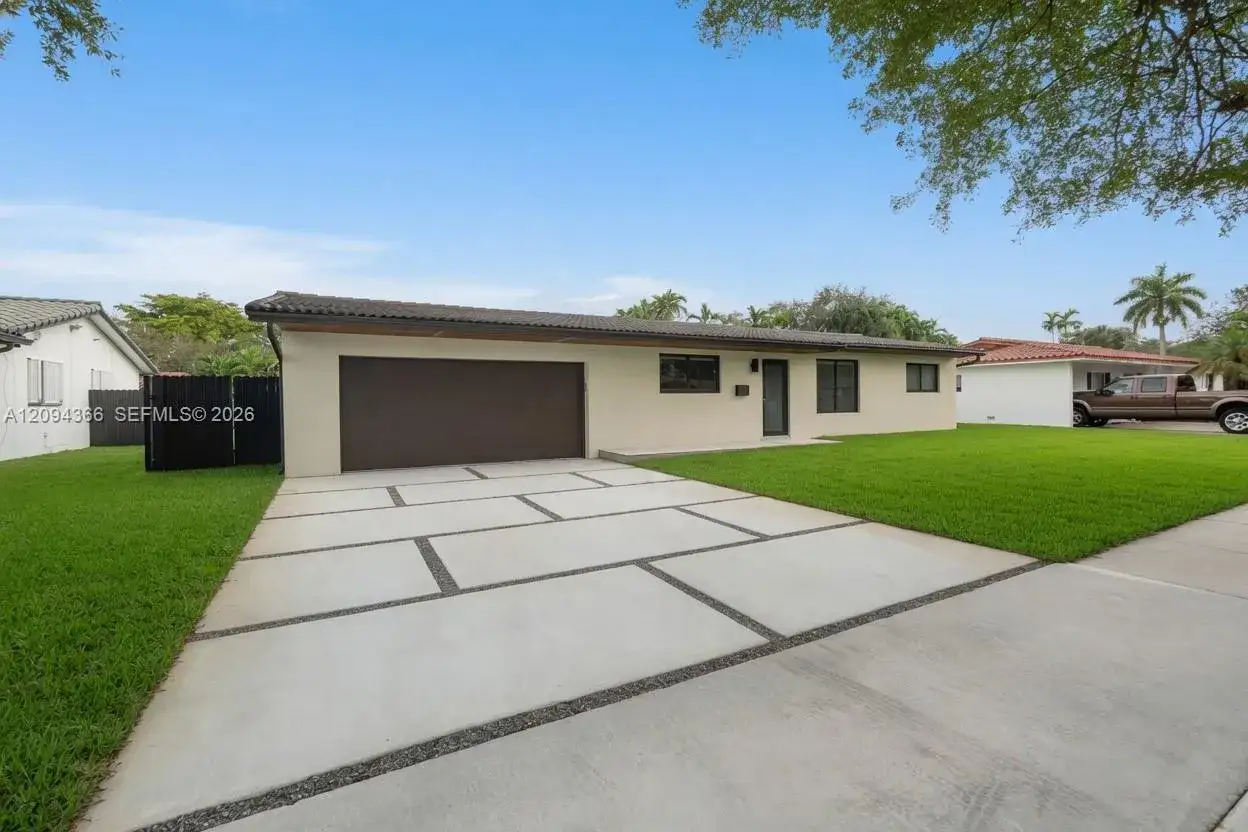 3 bedroom 2 bath Residential for sale at 14515 Mahogany Ct, Miami Lakes FL 33014