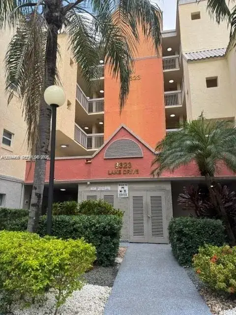 8323 Lake Dr # 102, Doral FL 33166