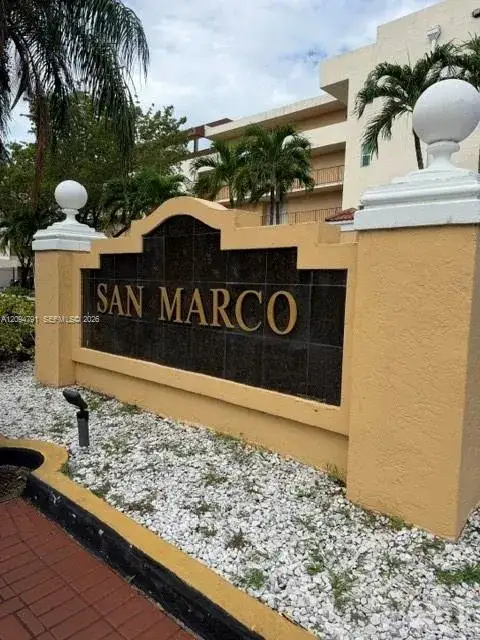 8840 Fontainebleau Blvd # 303, Miami FL 33172