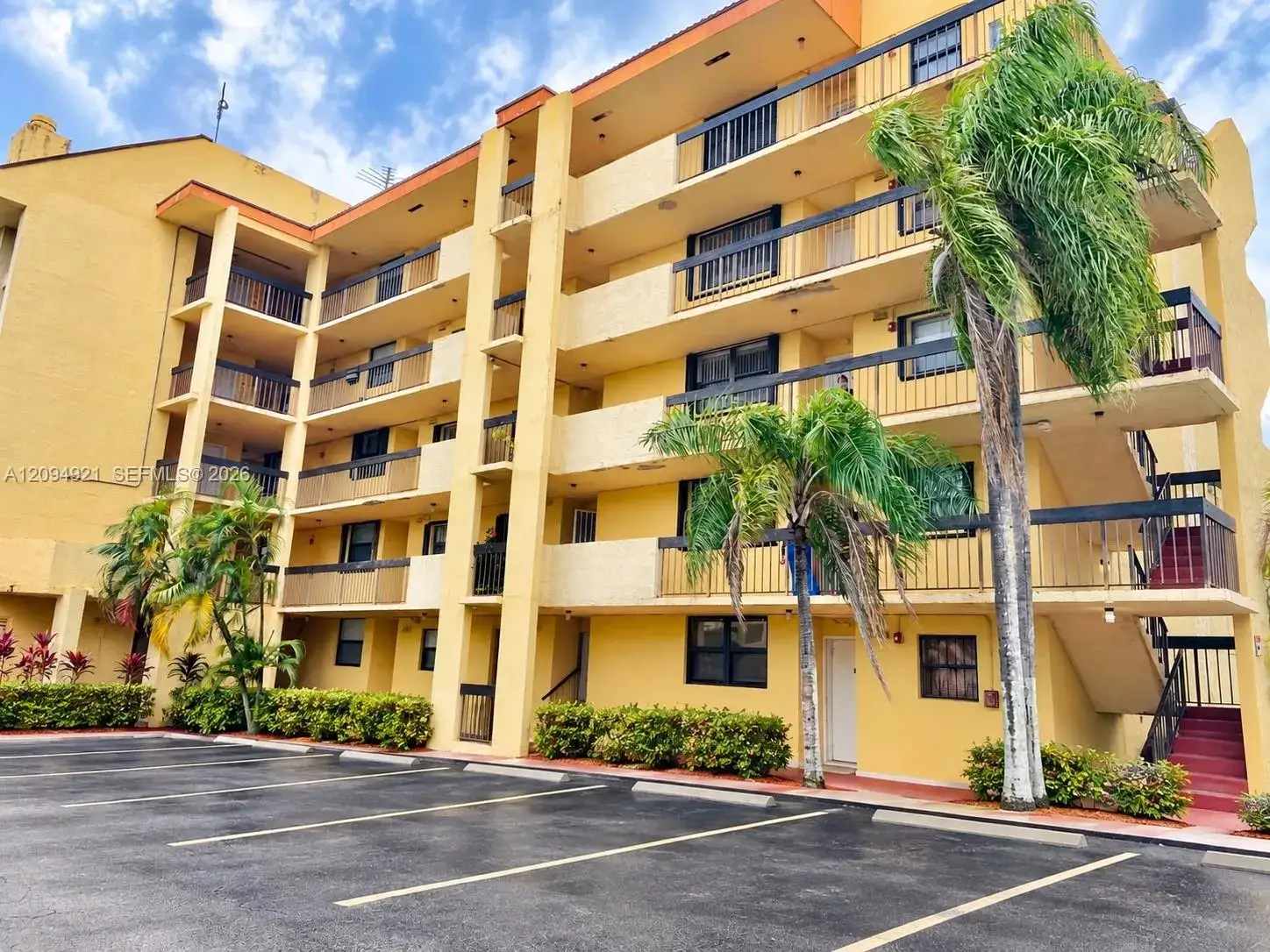8881 Fontainebleau Blvd # 307, Miami FL 33172