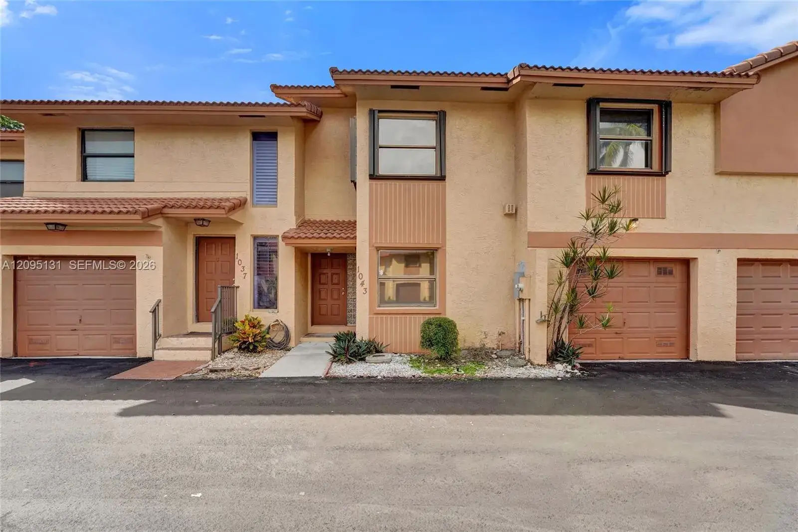 3 bedroom 2 bath Residential for sale at 1043 SW 113th Ter, Pembroke Pines FL 33025