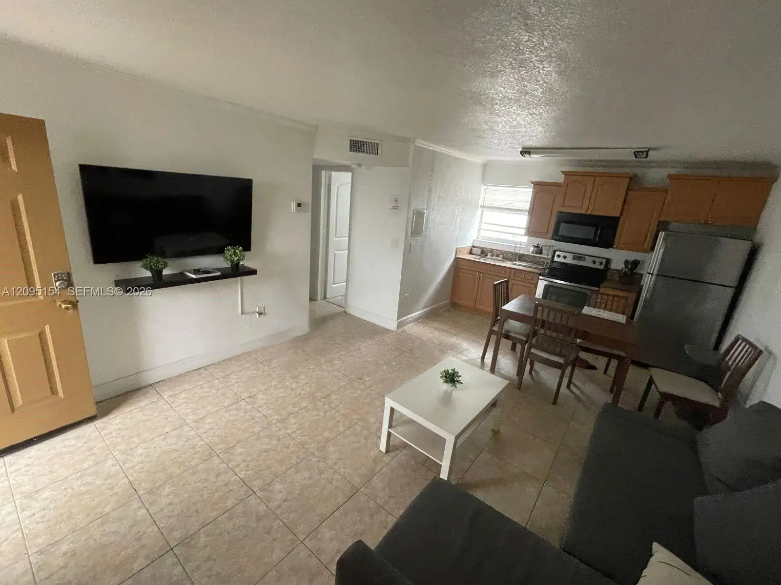 2 bedroom 1 bath Residential Lease for rent at 427 SW 6th St # 2, Miami FL 33130