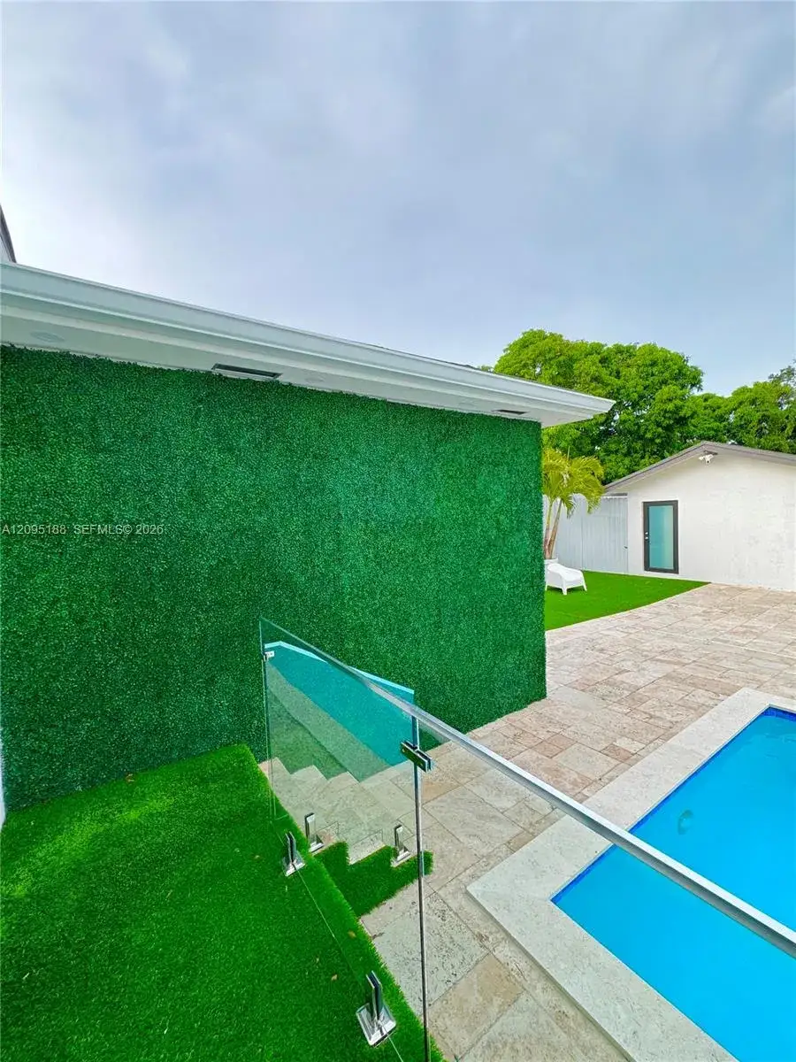 3 bedroom 4 bath Residential for sale at 2121 SW 61st Ave, Miami FL 33155