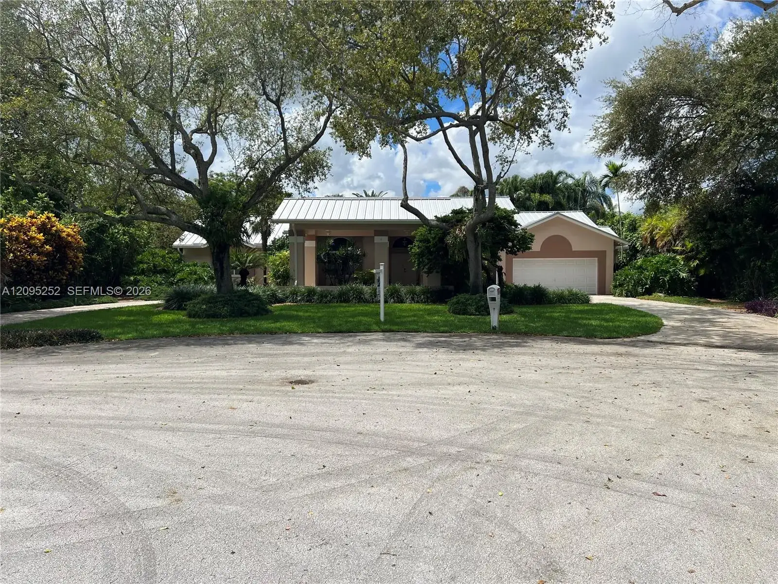 4 bedroom 3 bath Residential for sale at 18032 SW 82nd Ct, Palmetto Bay FL 33157