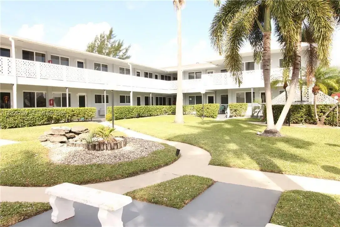 1 bedroom 1 bath Residential Lease for rent at 600 Layne Blvd # 123, Hallandale Beach FL 33009