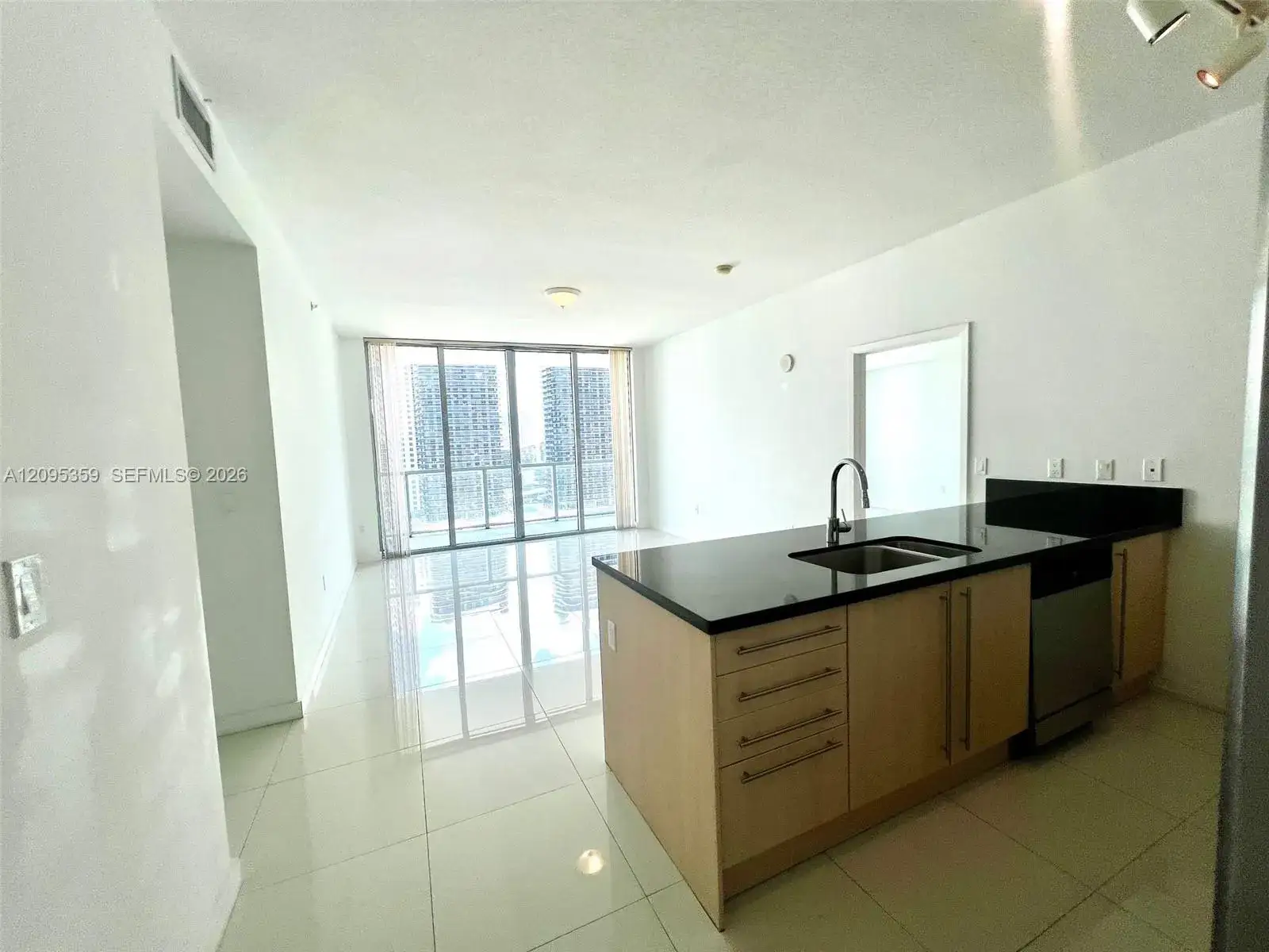 2 bedroom 2 bath Residential Lease for rent at 1111 SW 1st Ave # 2623, Miami FL 33130
