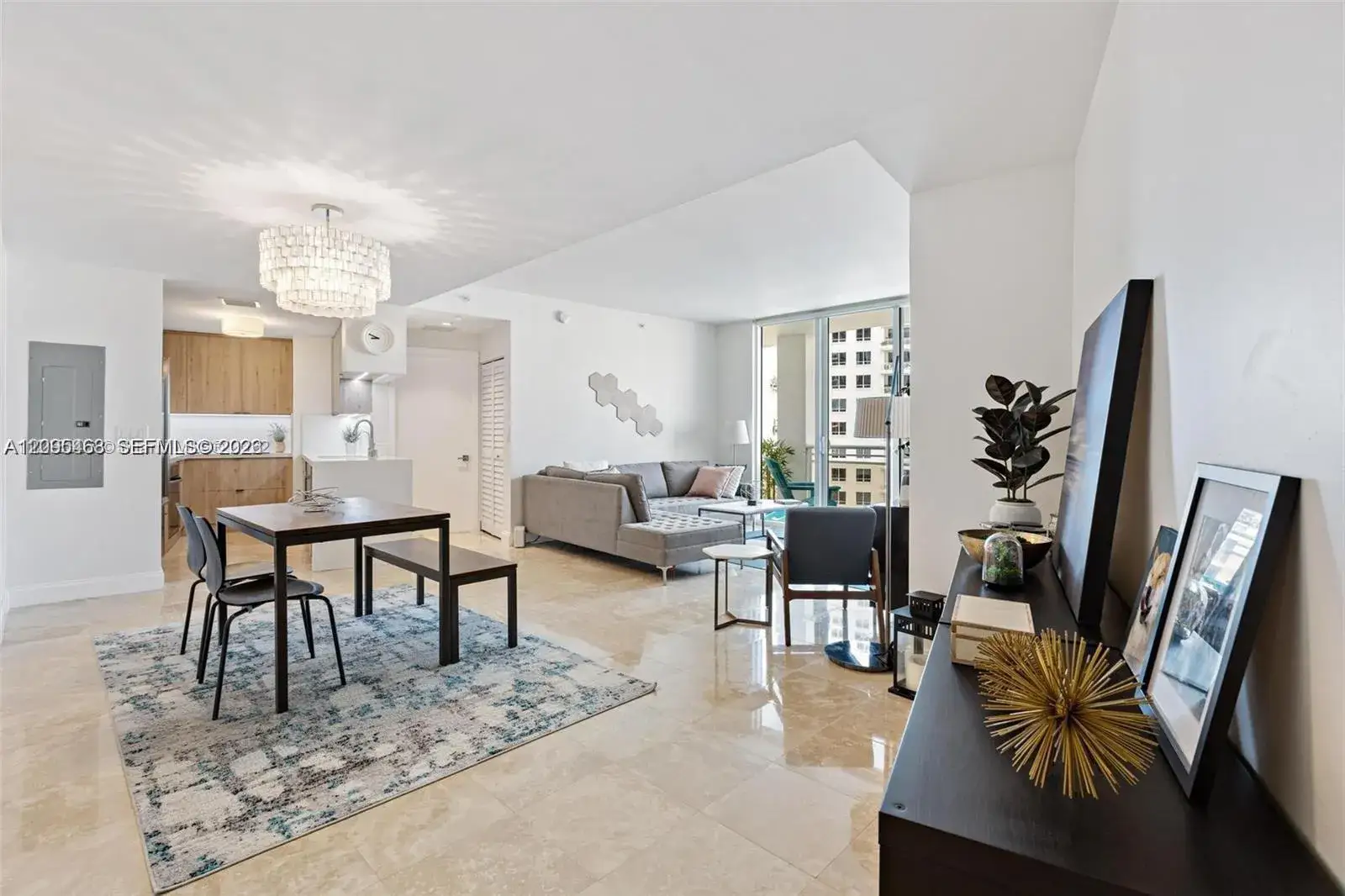 1 bedroom 1 bath Residential Lease for rent at 901 Brickell Key Blvd # 2401, Miami FL 33131