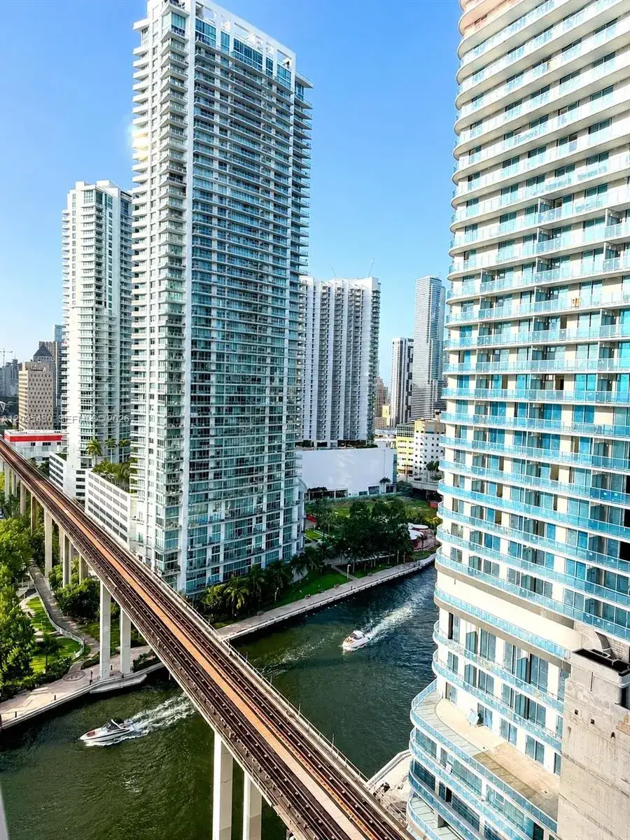 2 bedroom 2 bath Residential Lease for rent at 690 SW 1st Ct # 2318, Miami FL 33130
