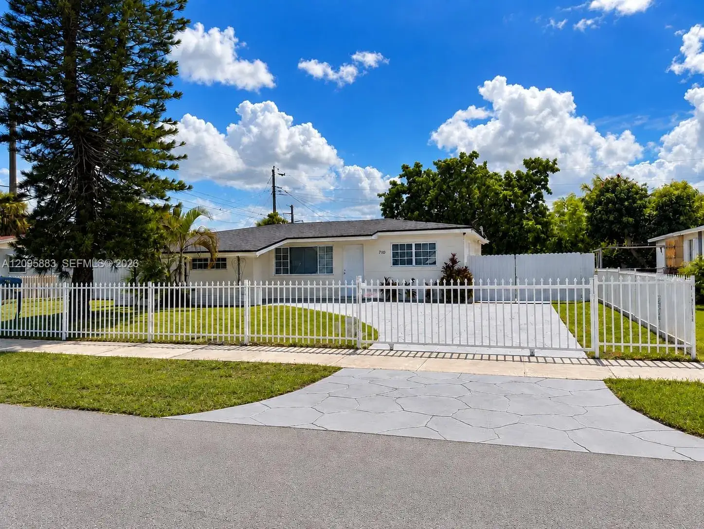3 bedroom 2 bath Residential for sale at 710 NW 176th Ter, Miami Gardens FL 33169
