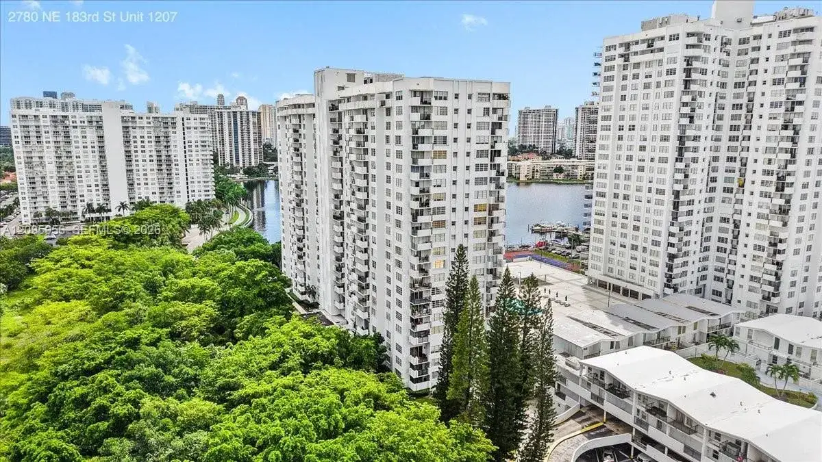 2 bedroom 2 bath Residential for sale at 2780 NE 183rd St # 1207, Aventura FL 33160