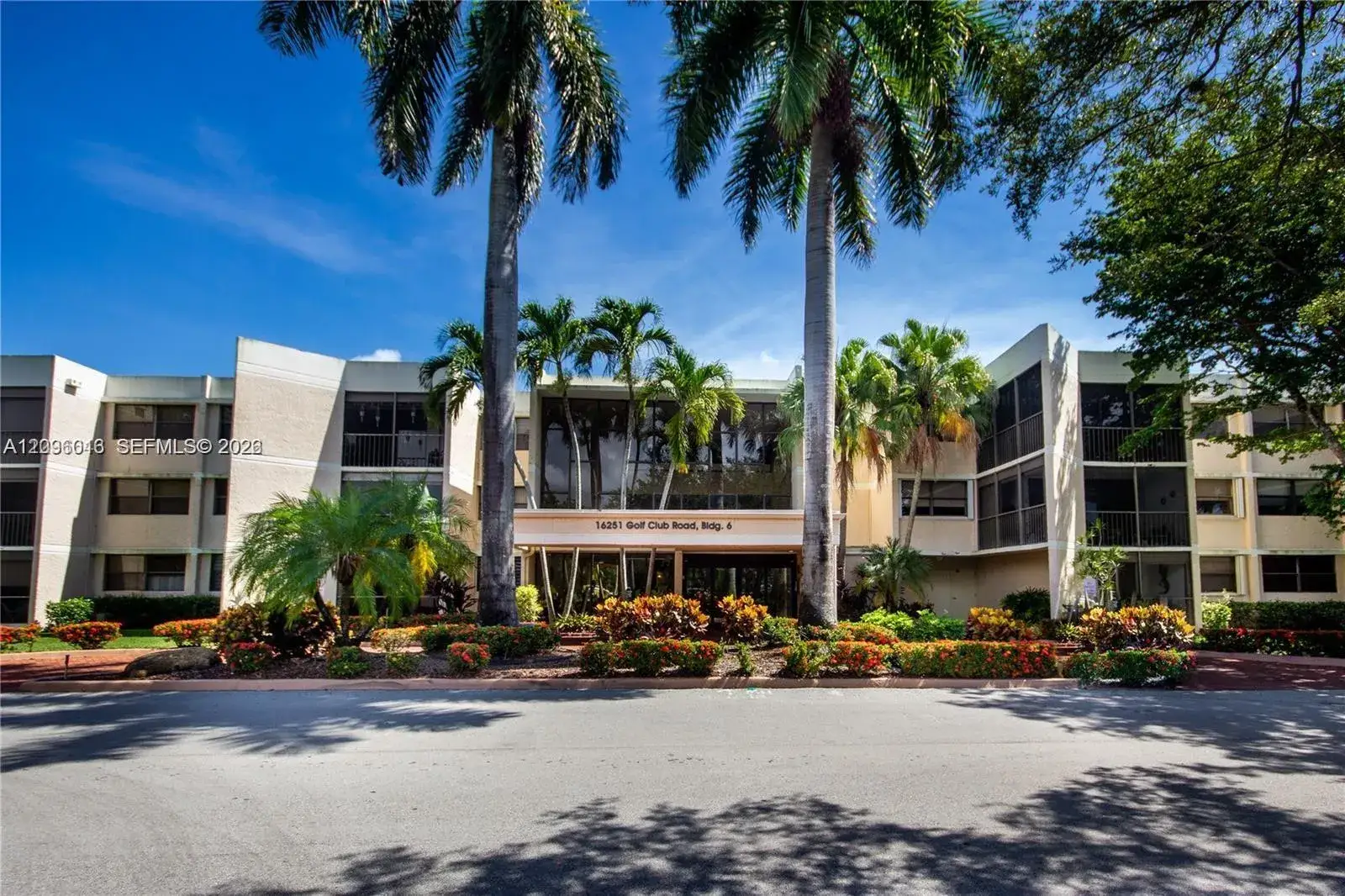 2 bedroom 2 bath Residential for sale at 16251 Golf Club Rd # 109, Weston FL 33326