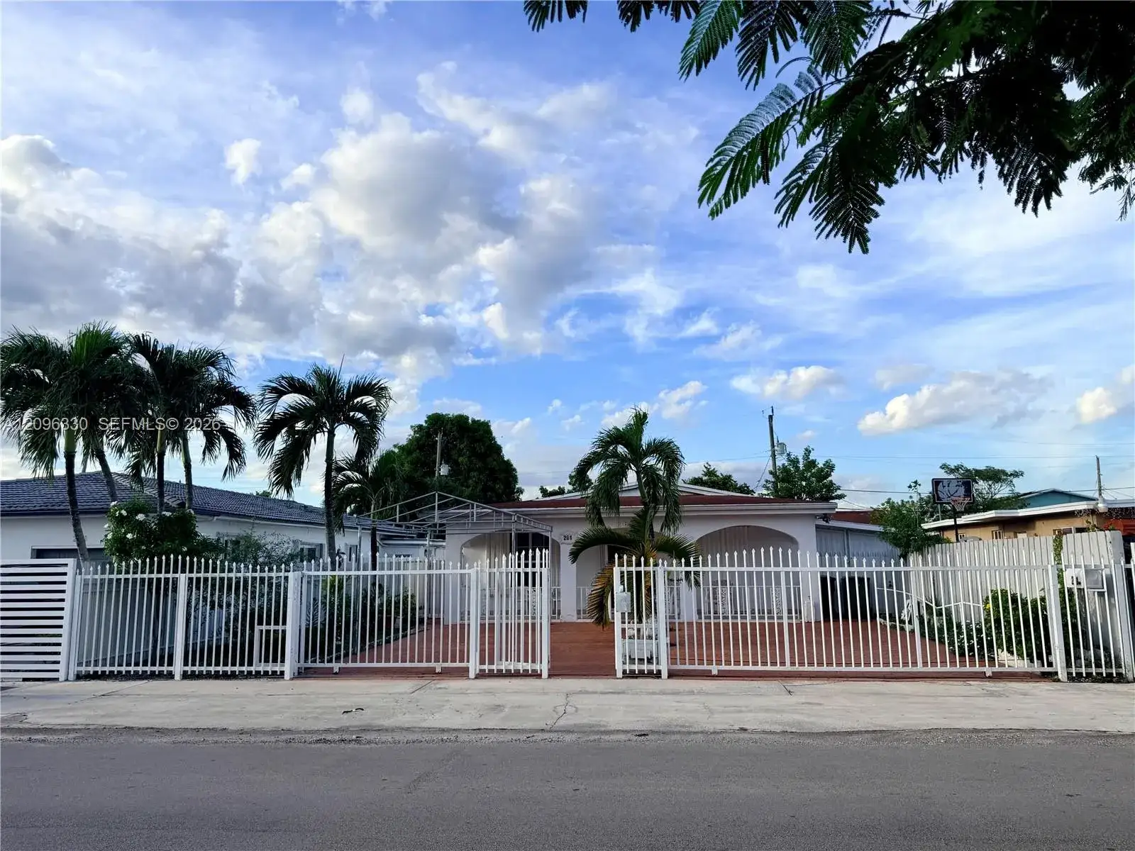 261 E 50th St, Hialeah FL 33013