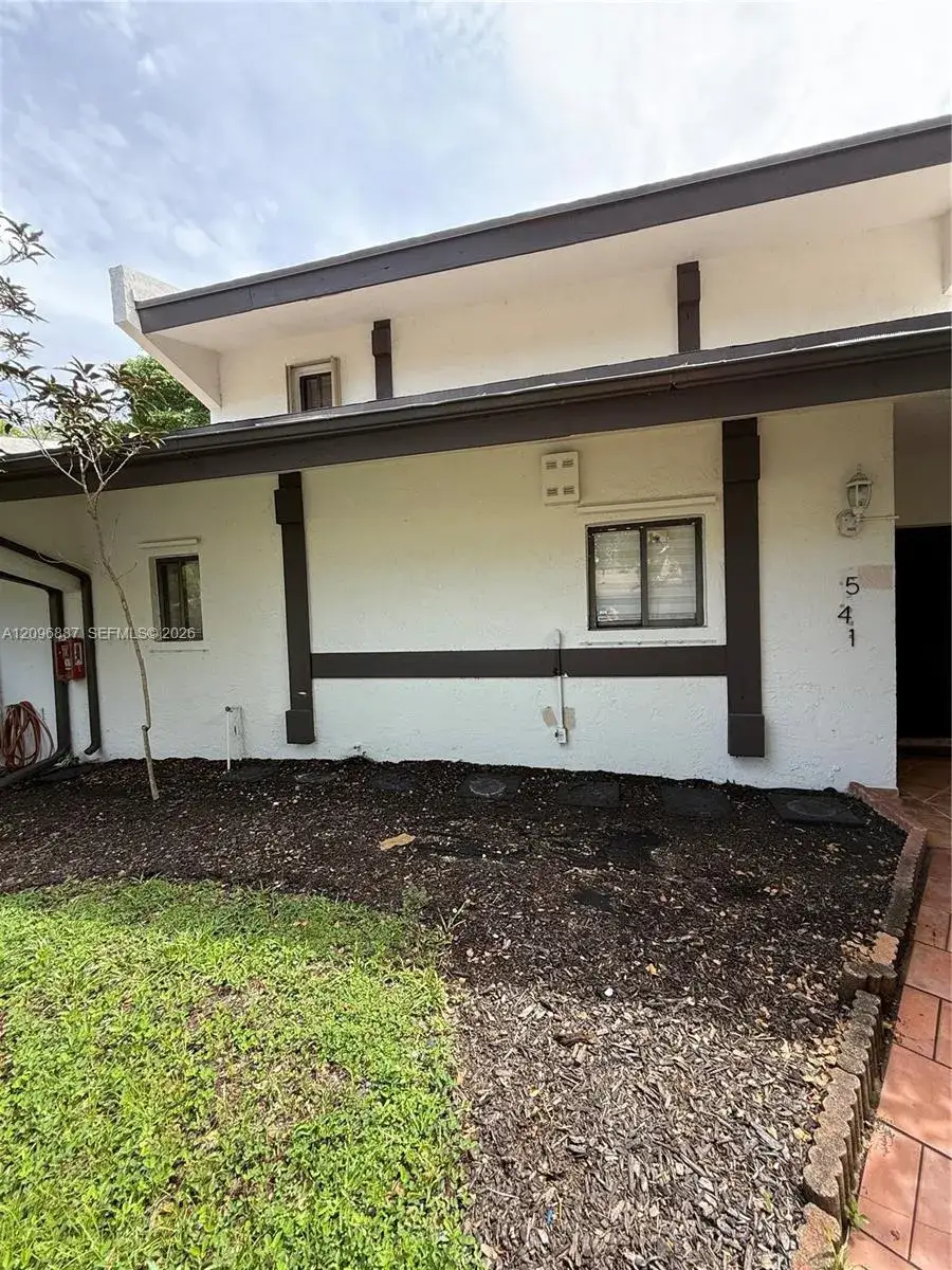 541 NE 199th Ln # 2X, Miami FL 33179