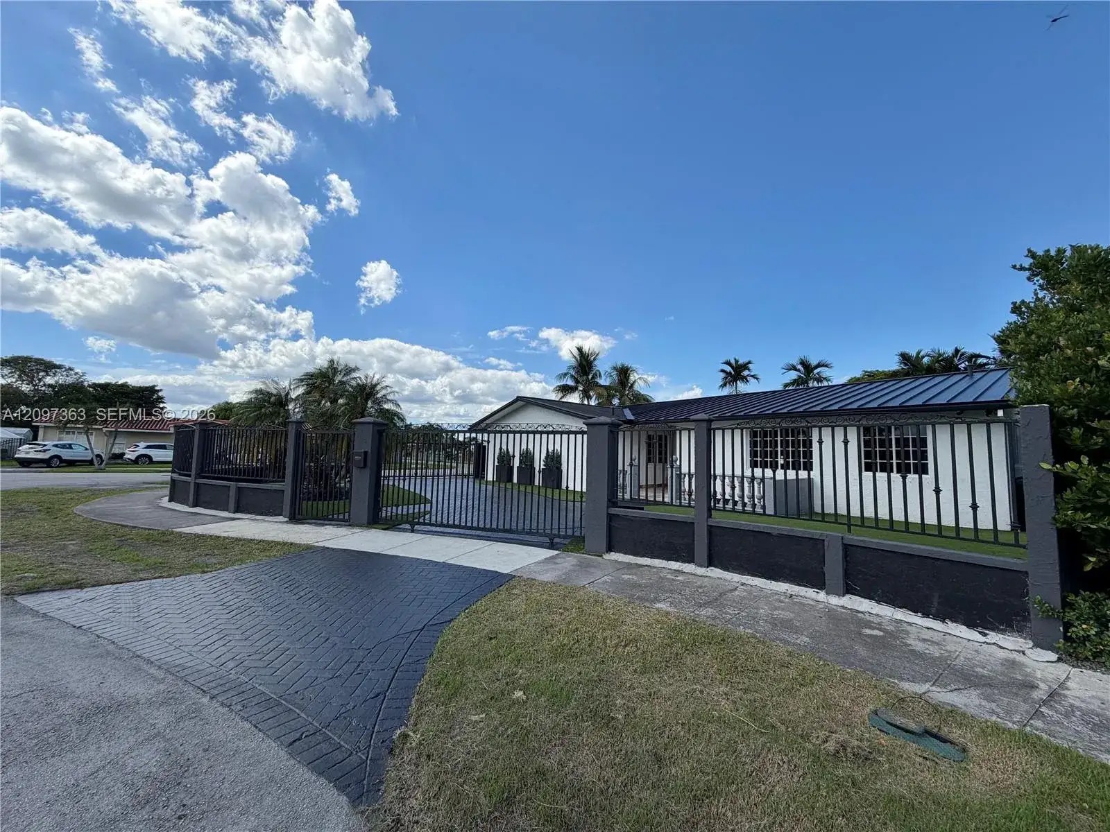 9481 SW 10th St, Miami FL 33174