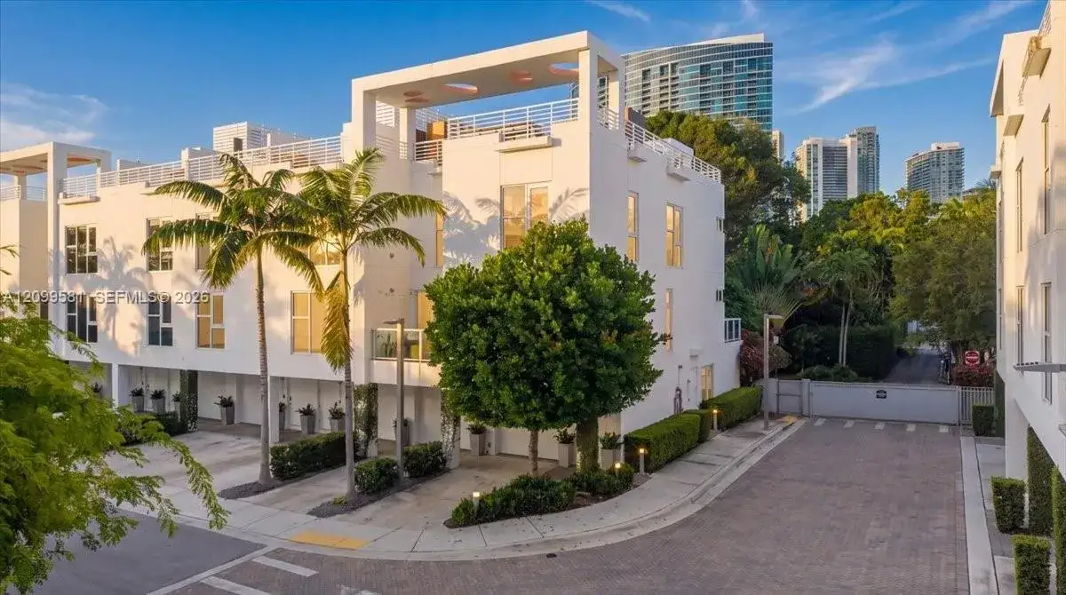 3 bedroom 3 bath Residential for sale at 455 NE 39th St # 202, Miami FL 33137