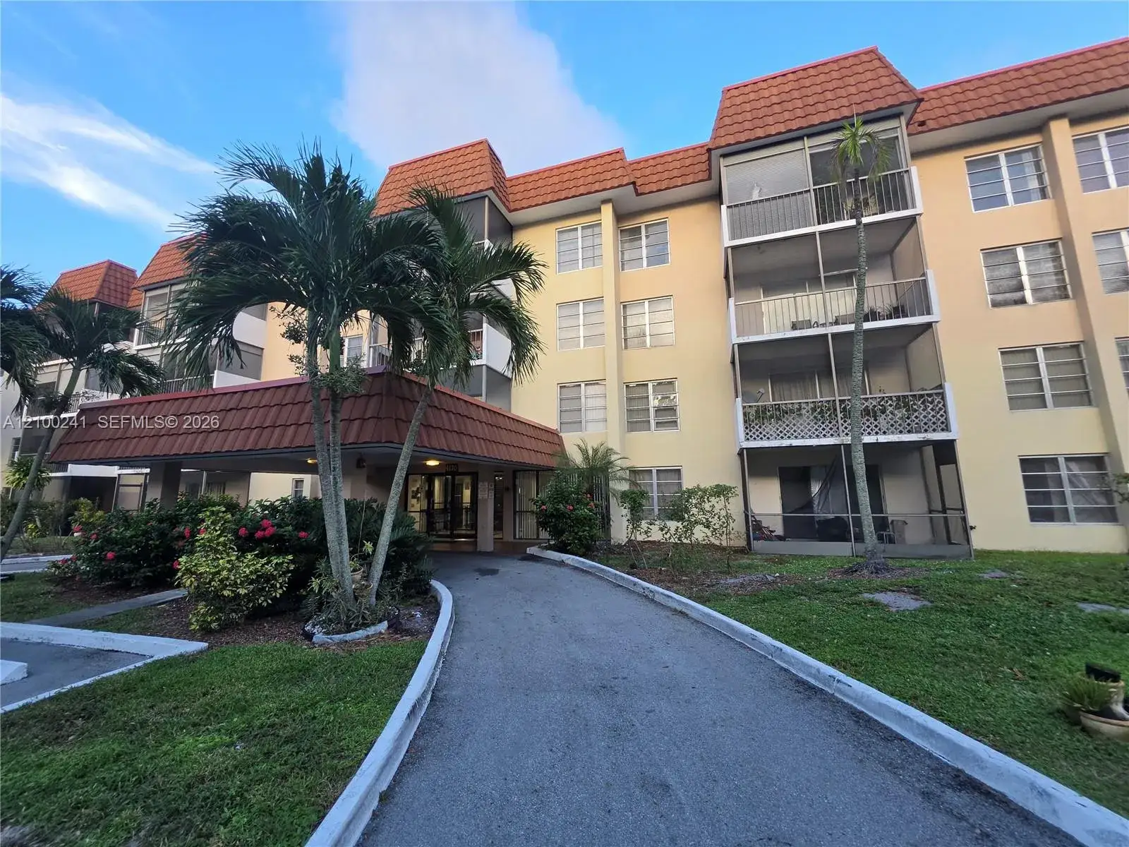 4170 Inverrary Dr # 311, Lauderhill FL 33319