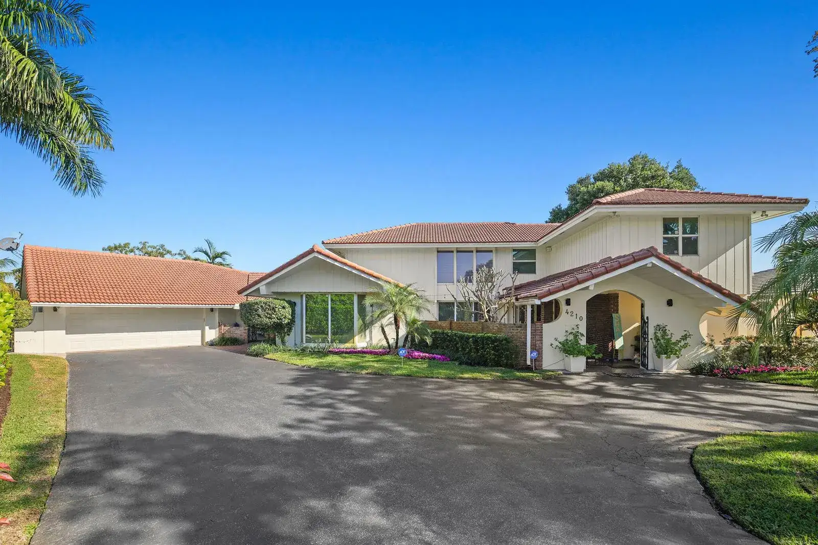 4 bedroom 4 bath Residential Lease for rent at 4210 Casper Court, Hollywood FL 33021