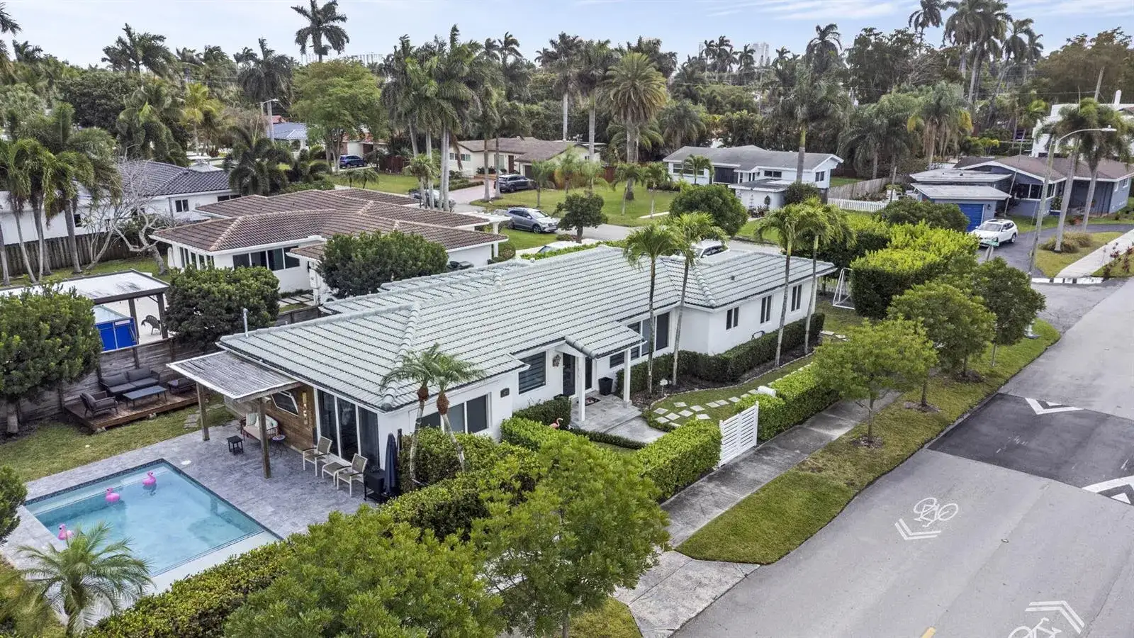 3 bedroom 3 bath Residential for sale at 409 N 14th Avenue, Hollywood FL 33020