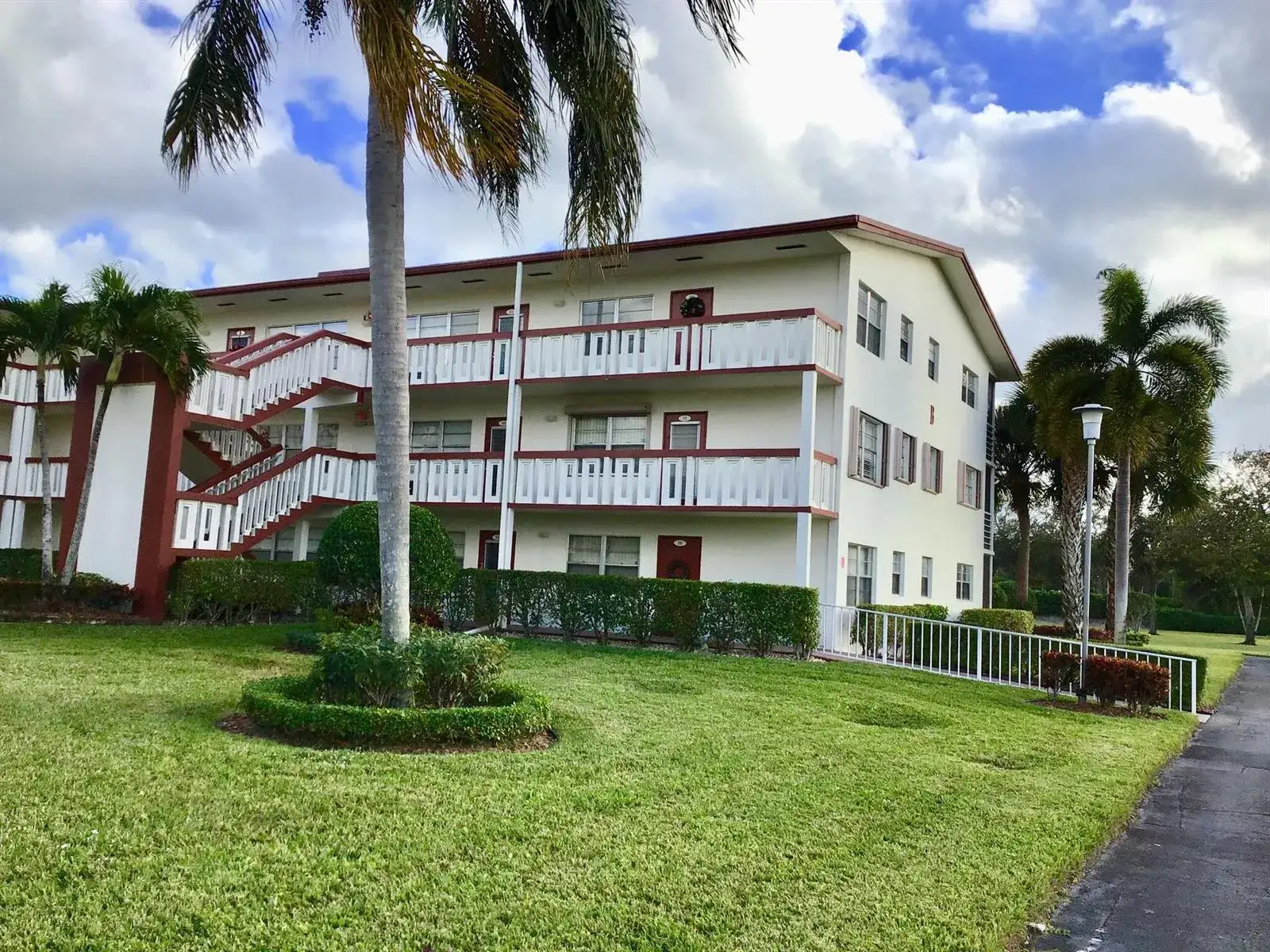 2 bedroom 1 bath Residential Lease for rent at 84 Brighton B, Boca Raton FL 33434