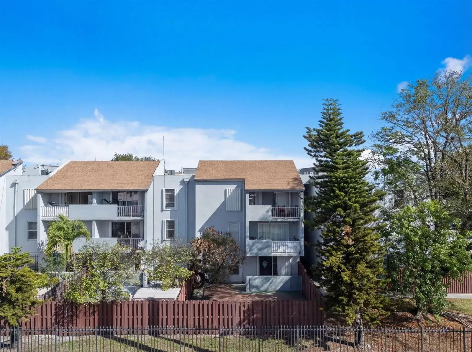 1 bedroom 1 bath Residential for sale at 1725 W 60th Street # F126, Hialeah FL 33012
