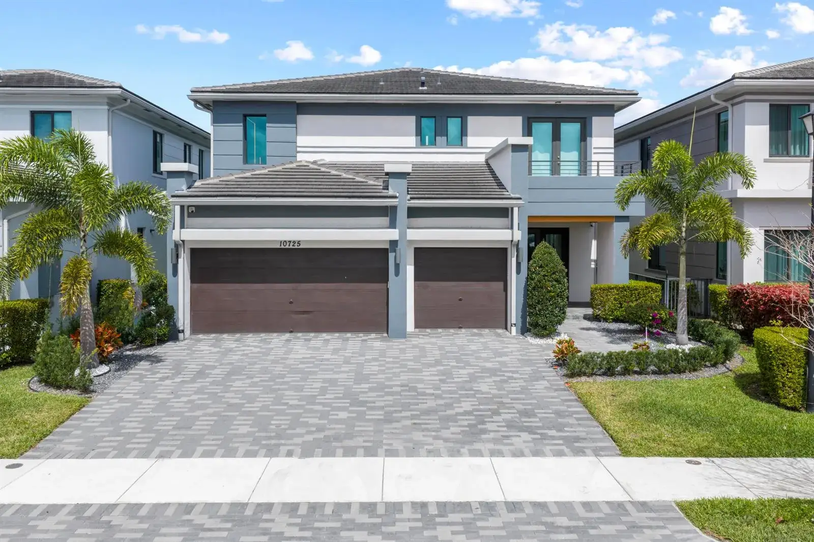 4 bedroom 4 bath Residential for sale at 10725 Passage Way, Parkland FL 33076