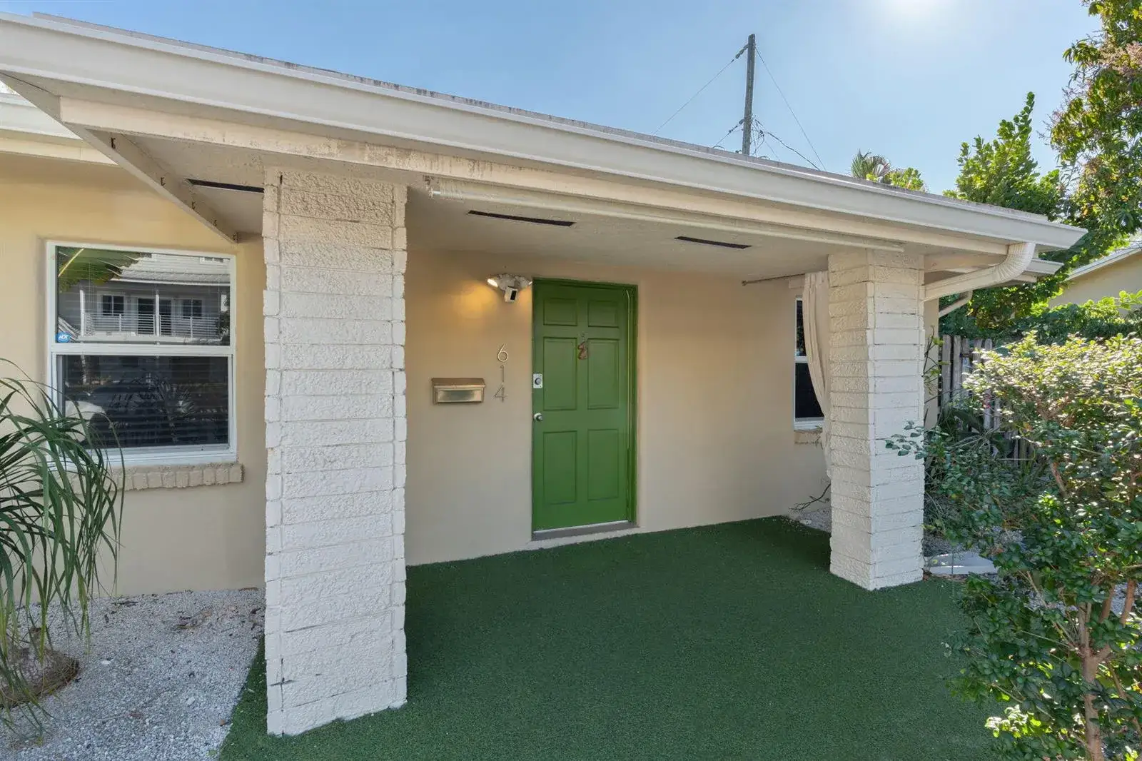 2 bedroom 1 bath Residential for sale at 614 NE 28th Street # 106, Wilton Manors FL 33334