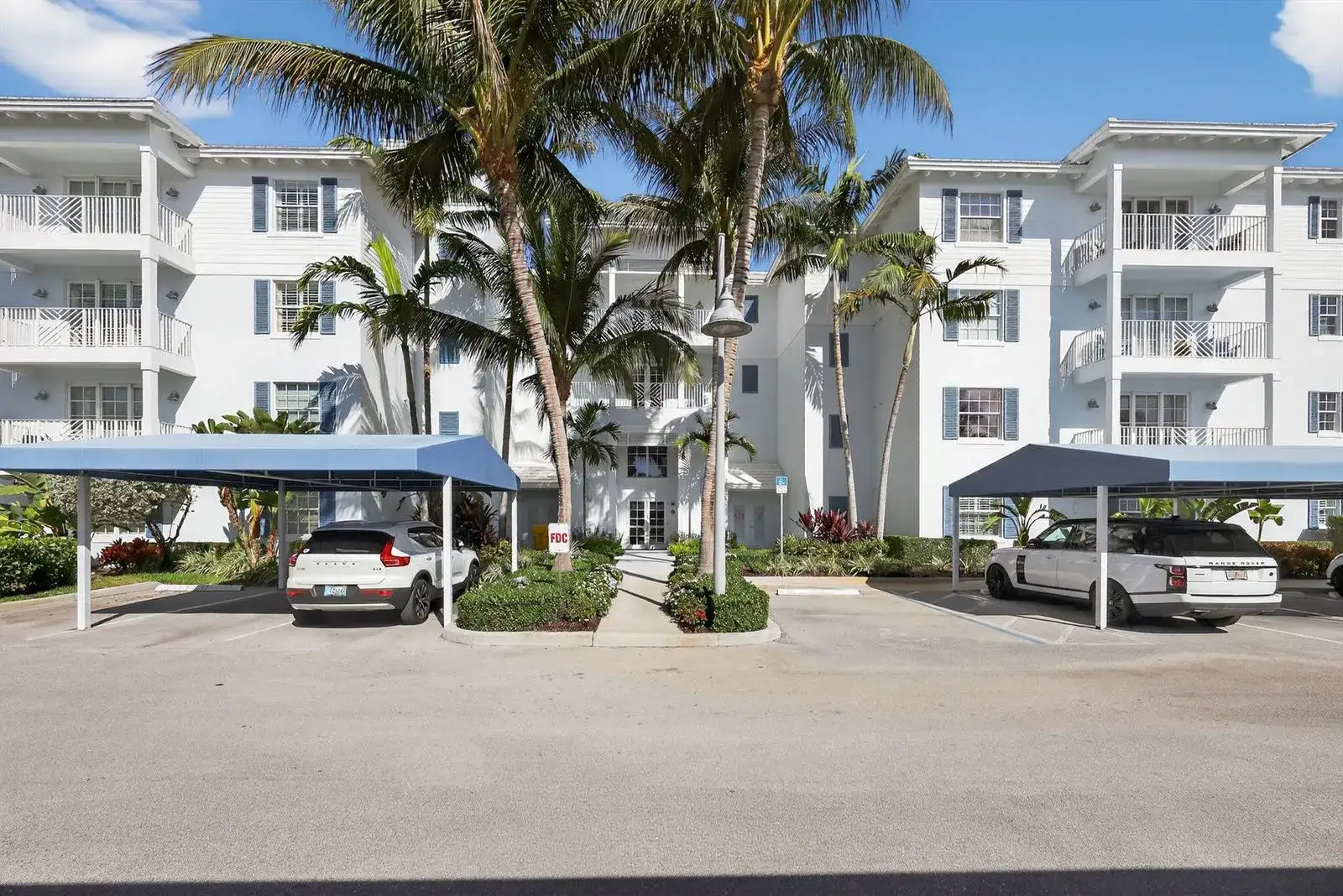 2 bedroom 2 bath Residential for sale at 915 Bay Colony Drive S, Juno Beach FL 33408