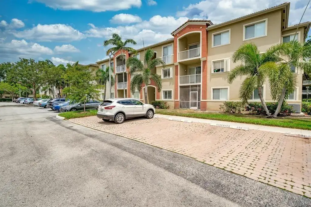 3 bedroom 2 bath Residential for sale at 7085 Nova Drive # 226, Davie FL 33317