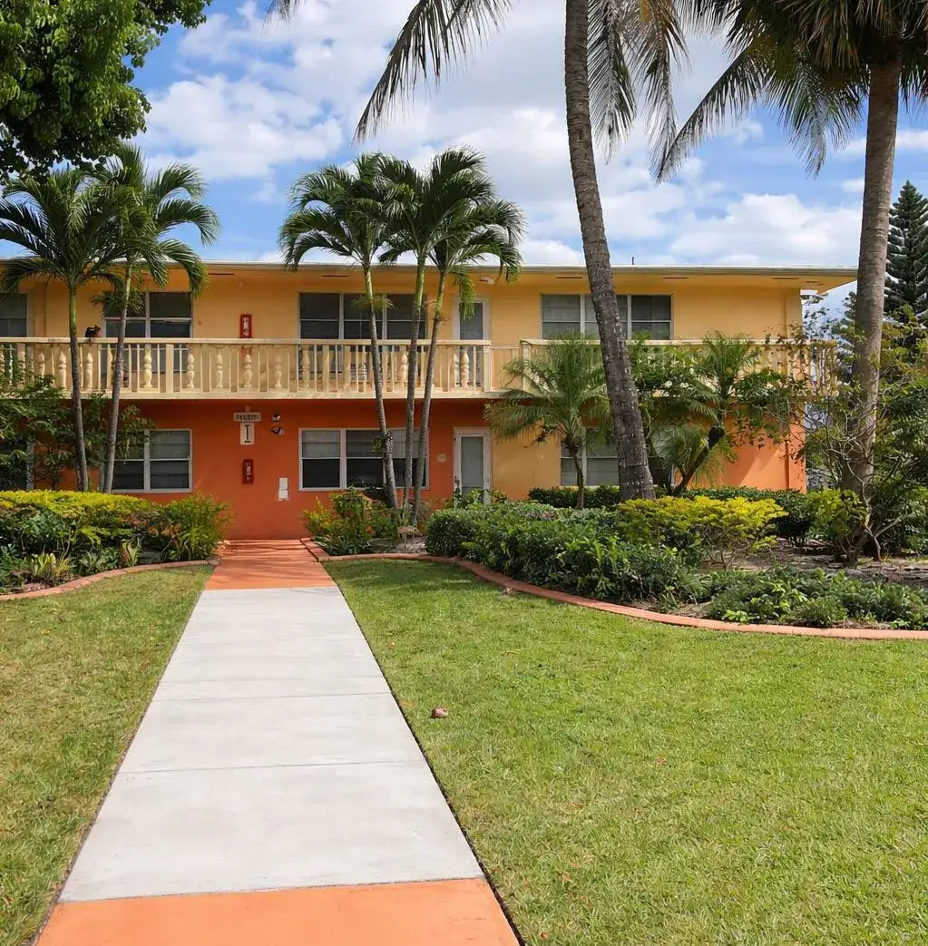 2 bedroom 1 bath Residential for sale at 210 Salisbury I, West Palm Beach FL 33417