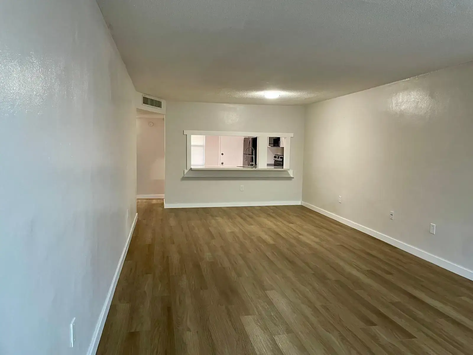 1 bedroom 1 bath Residential for sale at 1401 NE 191st Street, Miami FL 33179