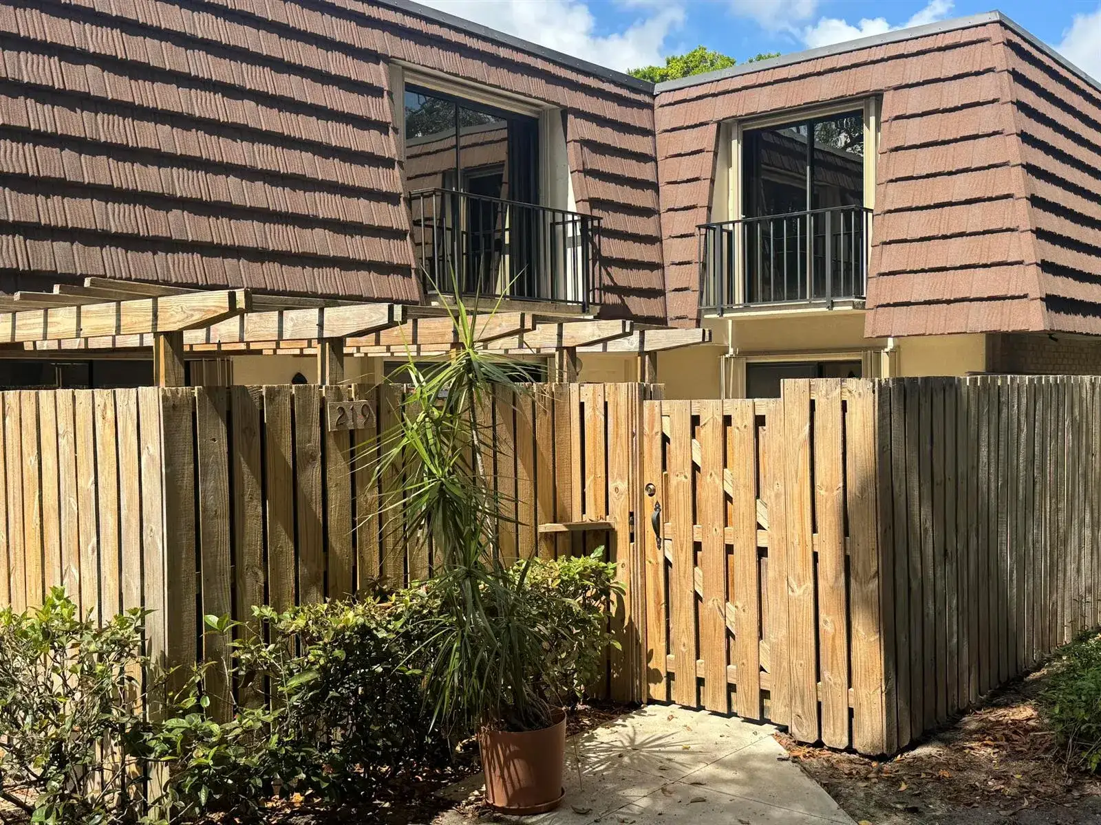 2 bedroom 2 bath Residential for sale at 219 2nd Lane, Palm Beach Gardens FL 33418
