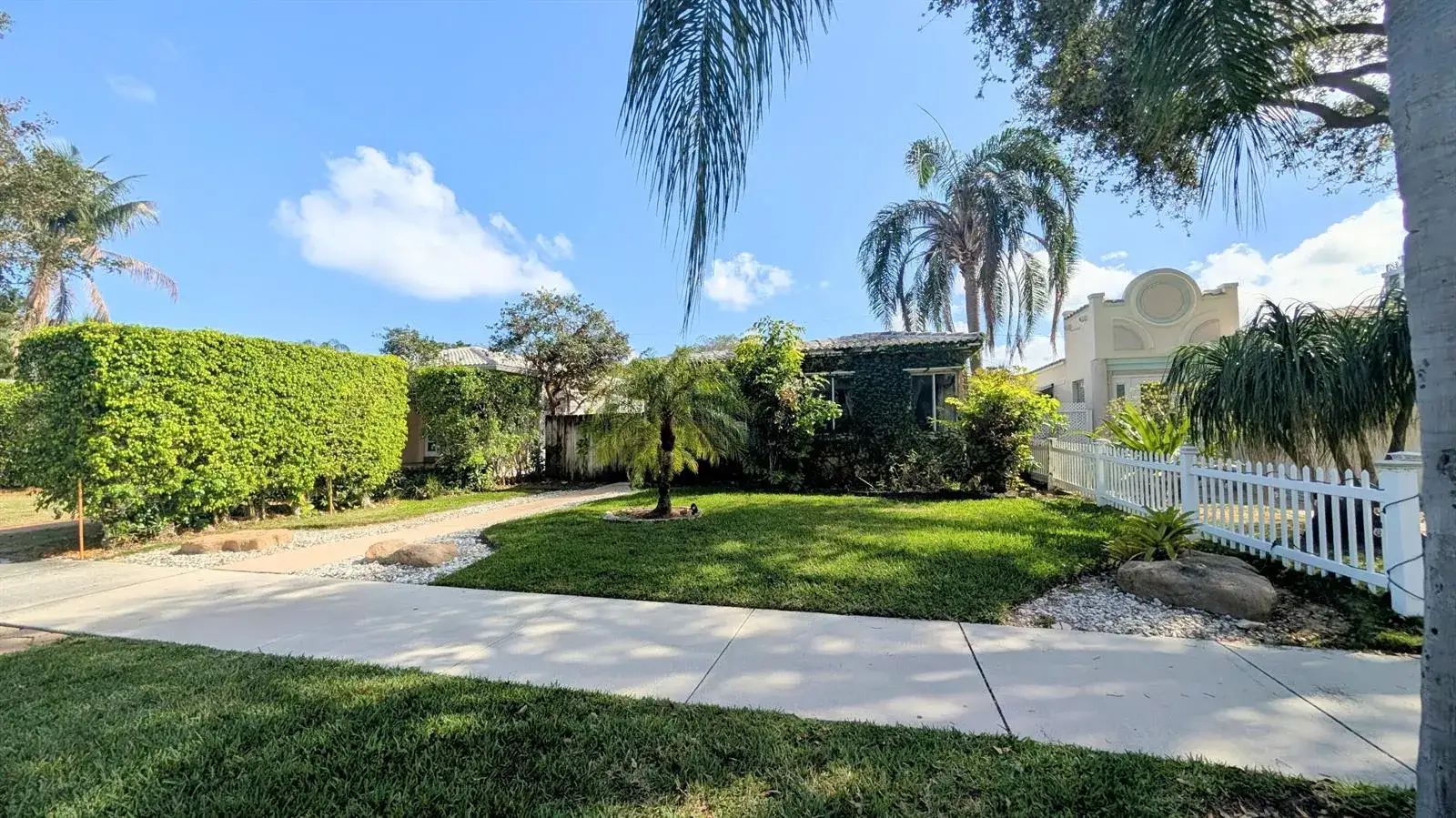 2 bedroom 2 bath Residential for sale at 1626 Tyler Street, Hollywood FL 33020