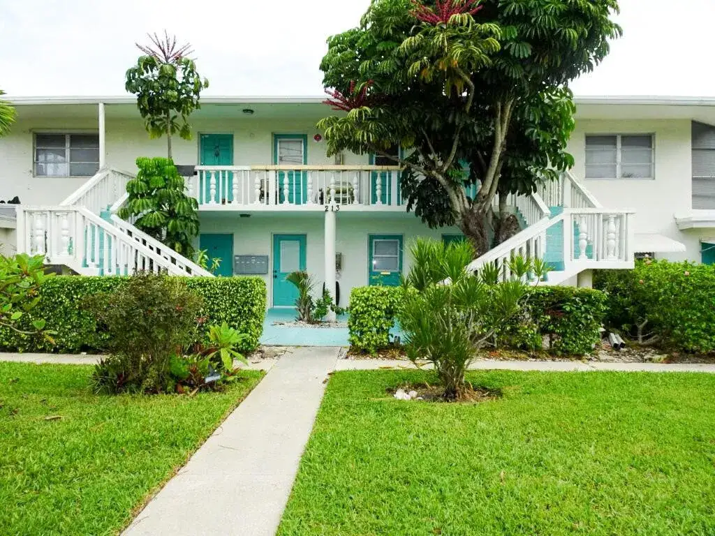 2 bedroom 2 bath Residential for sale at 213 SE 3rd Avenue # 2a, Boynton Beach FL 33435