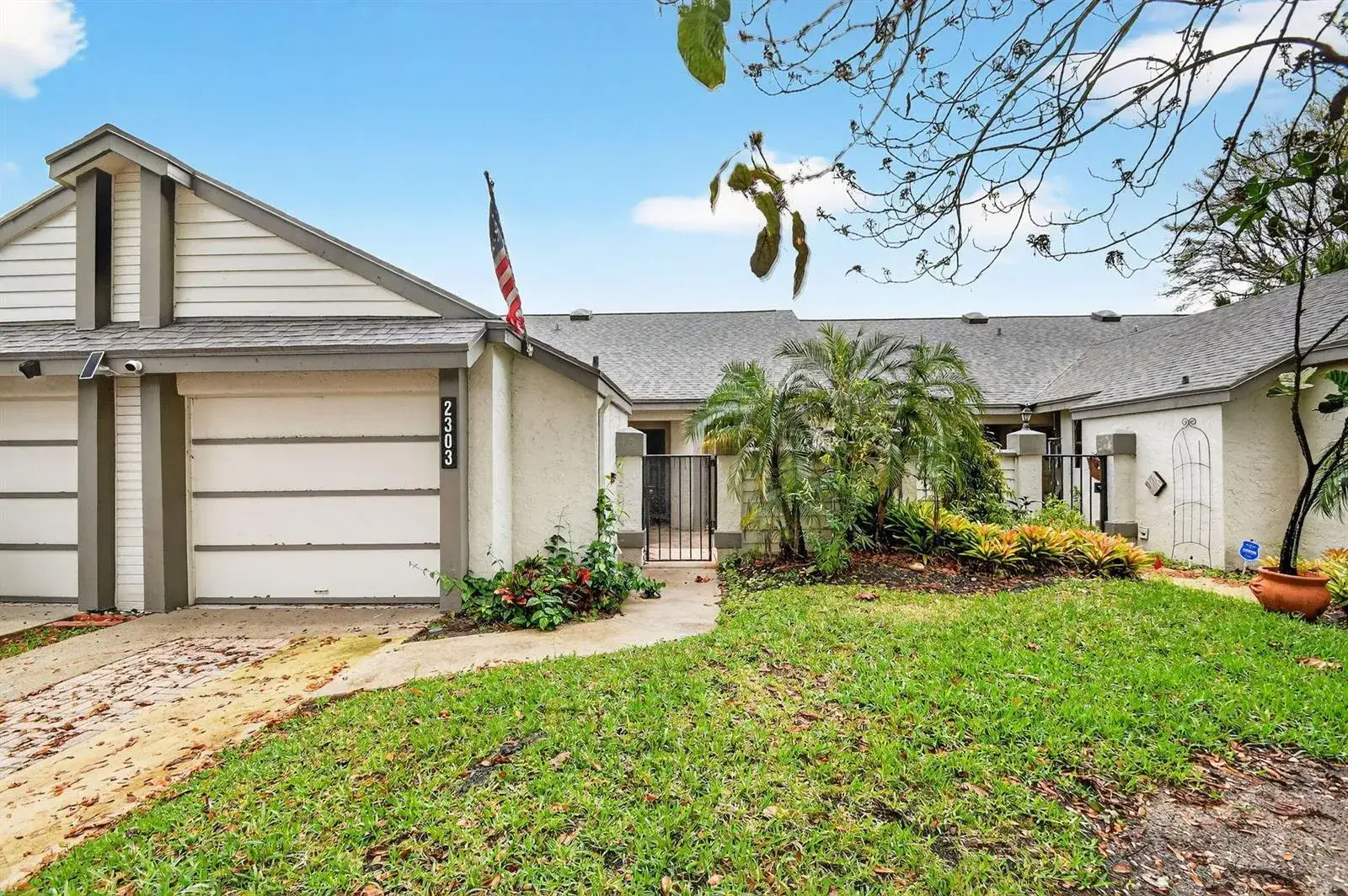 2 bedroom 2 bath Residential for sale at 2303 Landings Boulevard, FL 33413